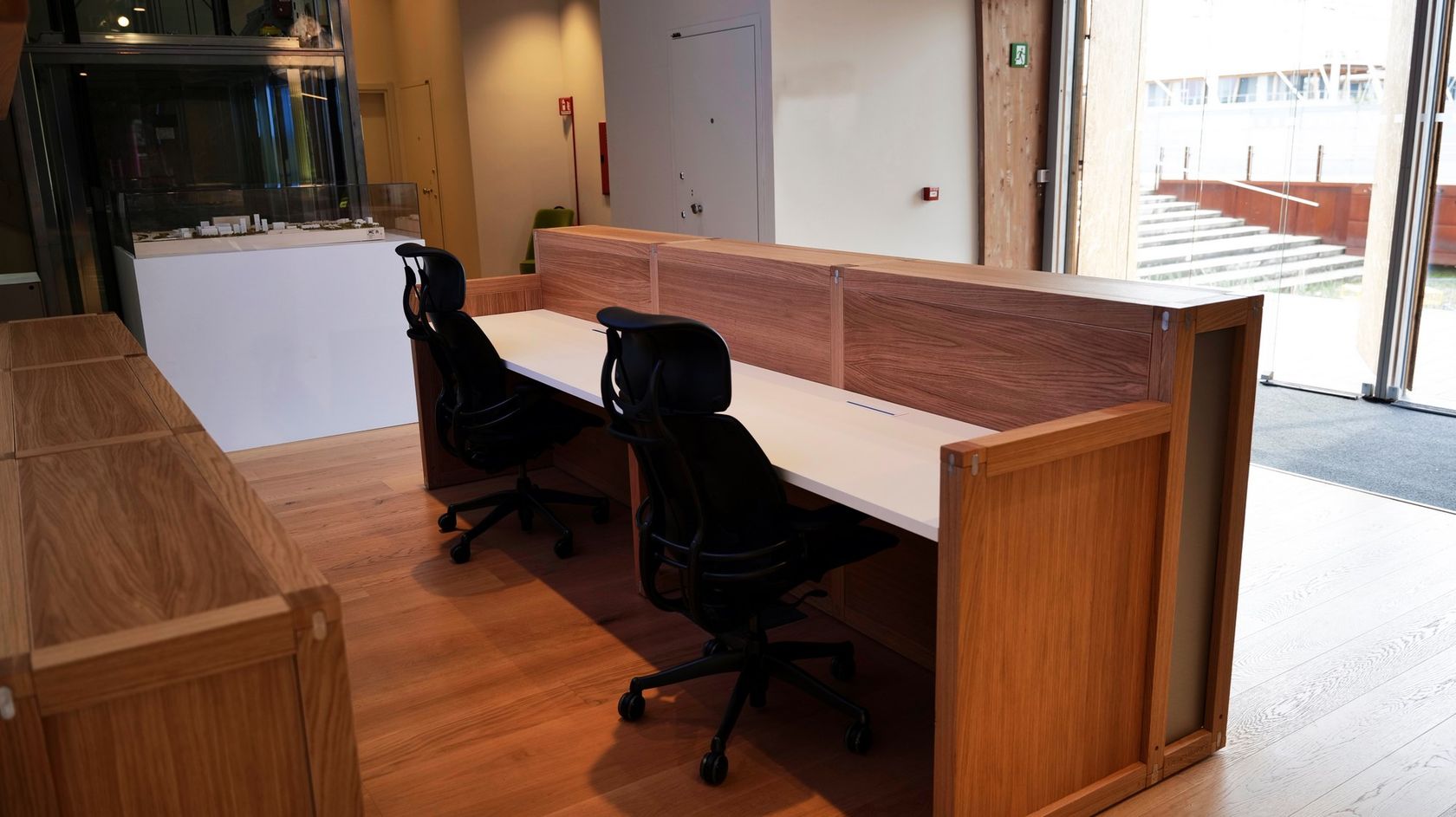 Banco reception in rovere 6X6 - RECEPTION DESK - 6x6 - Edilportale