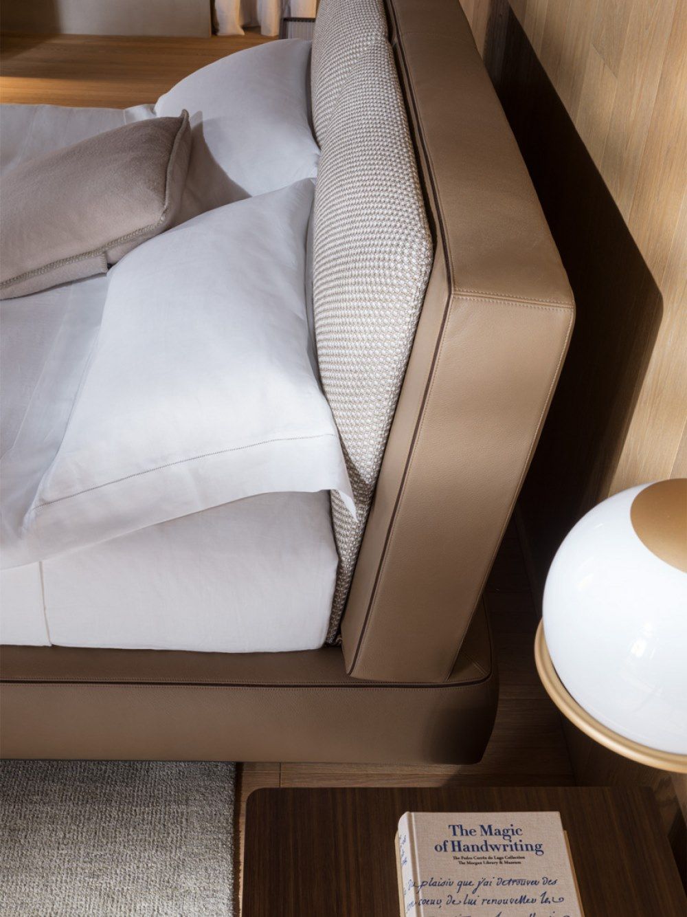 ALDGATE ベッド By Molteni & C. | design Rodolfo Dordoni