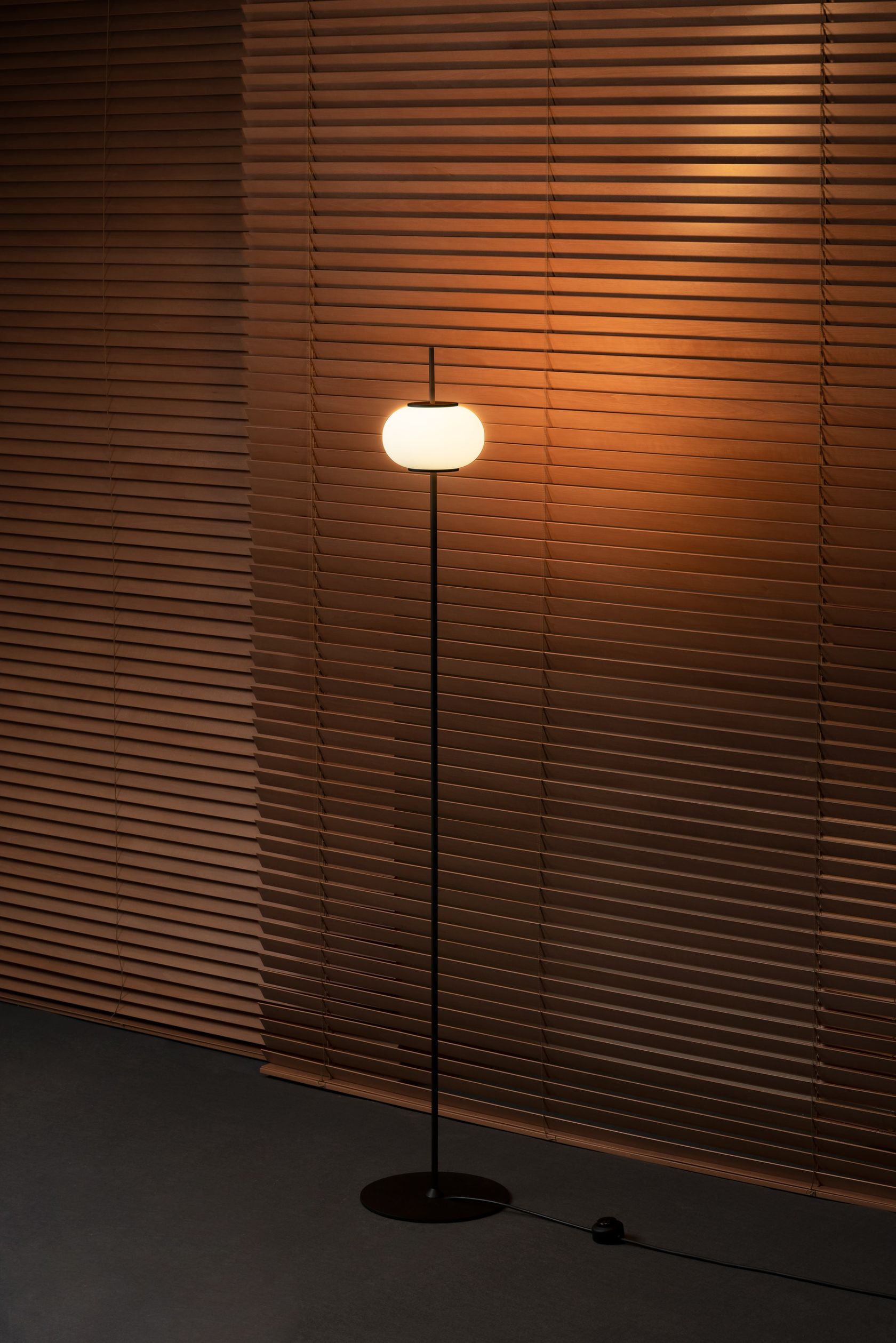 LAMPADA DA TERRA DESIGN ANNI 90 VINTAGE METALLO 1 PUNTO LUCE FLOOR LAMP