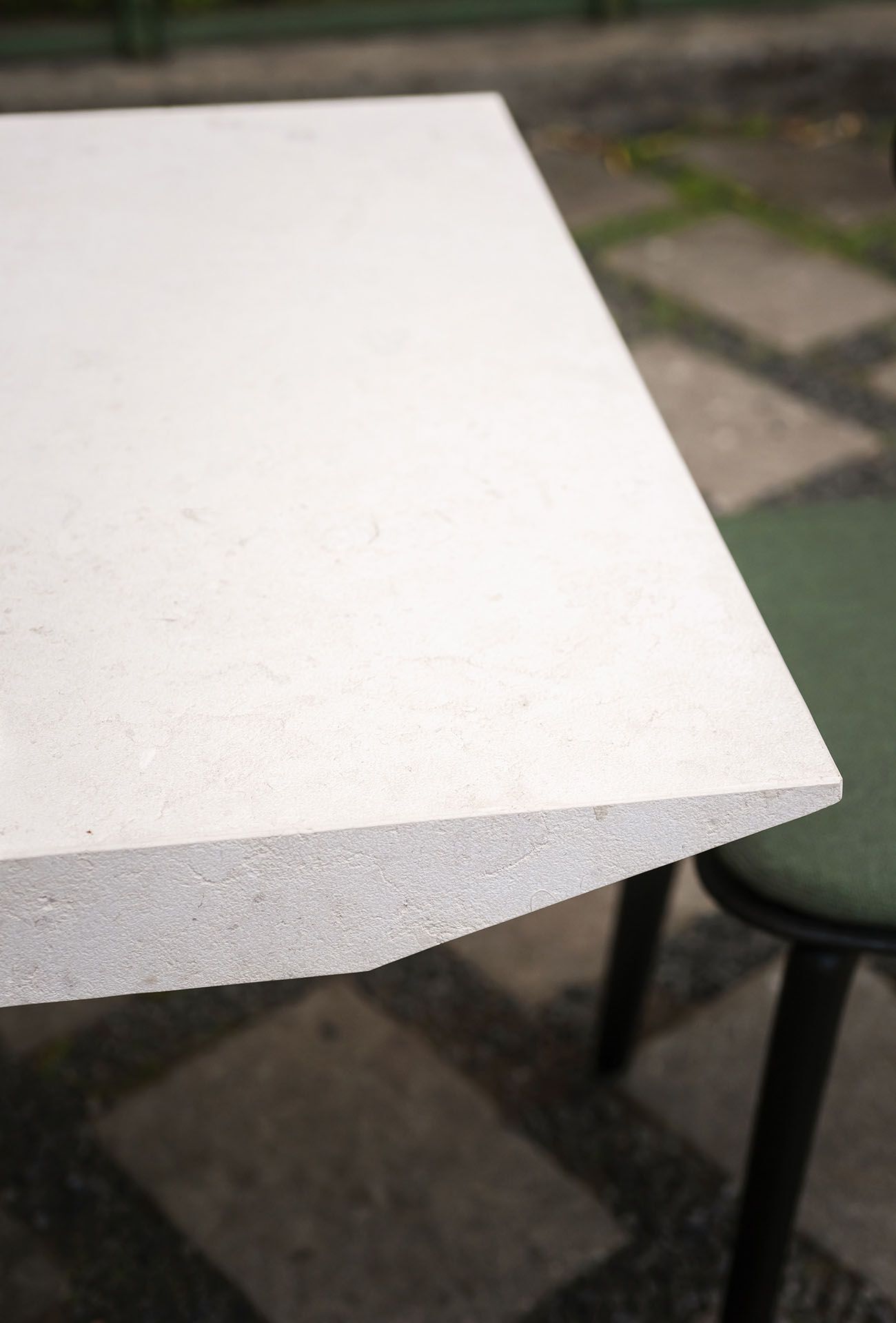 JUDD Table By BAXTER