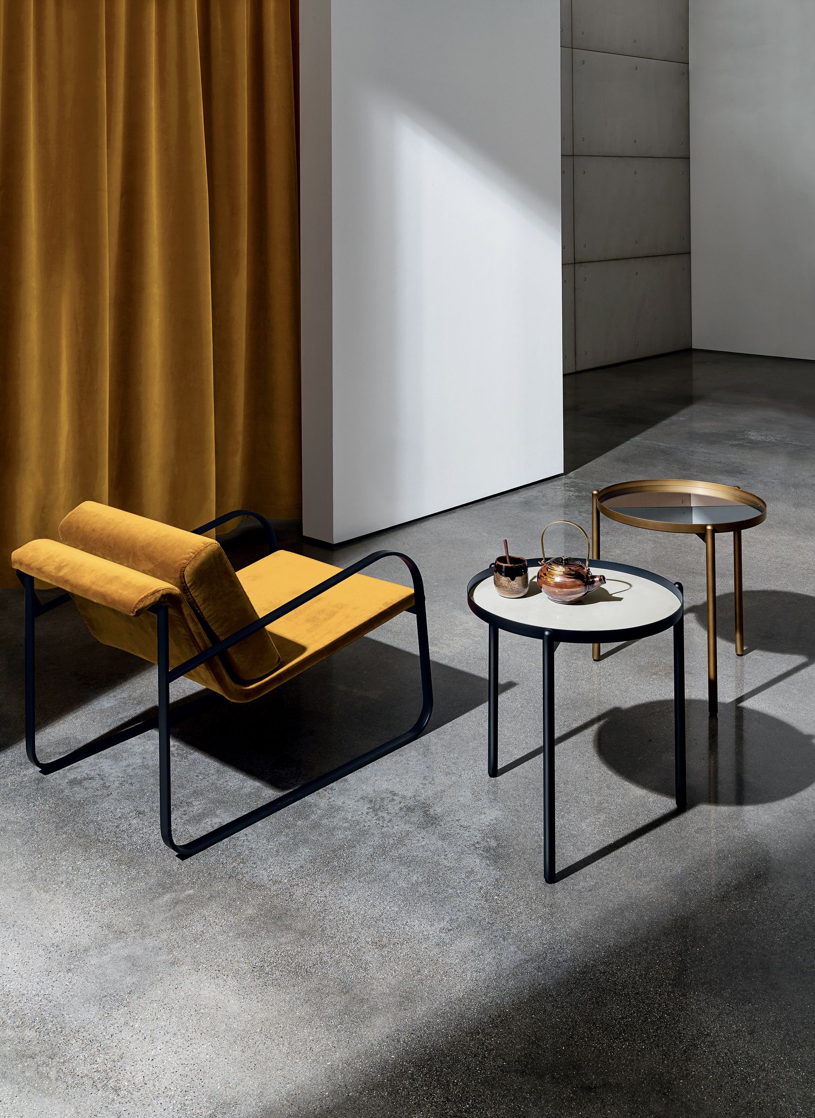 CAMPOS Round coffee table By Sovet italia | design Altherr Désile Park