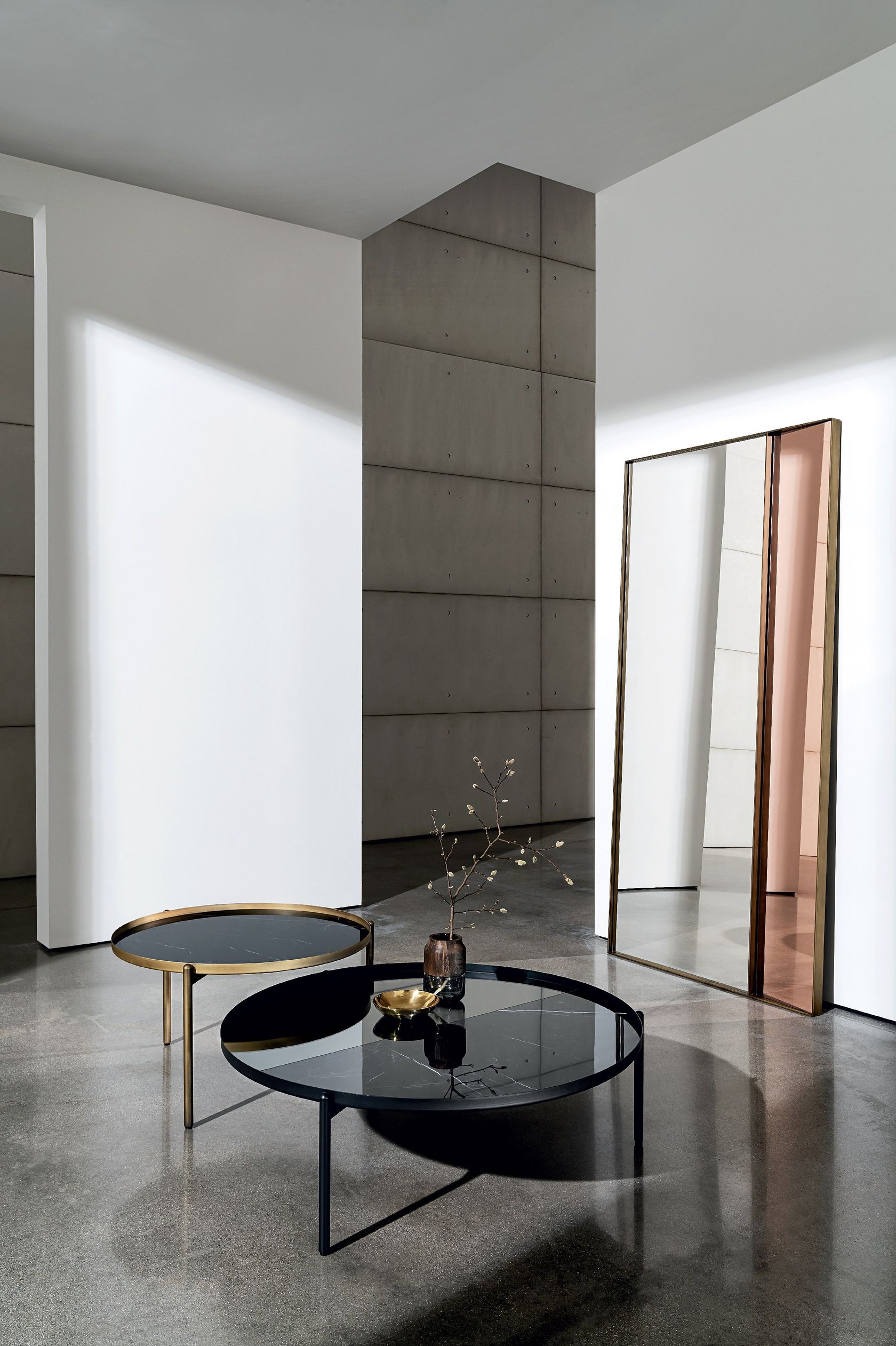 CAMPOS Round coffee table By Sovet italia | design Altherr Désile Park
