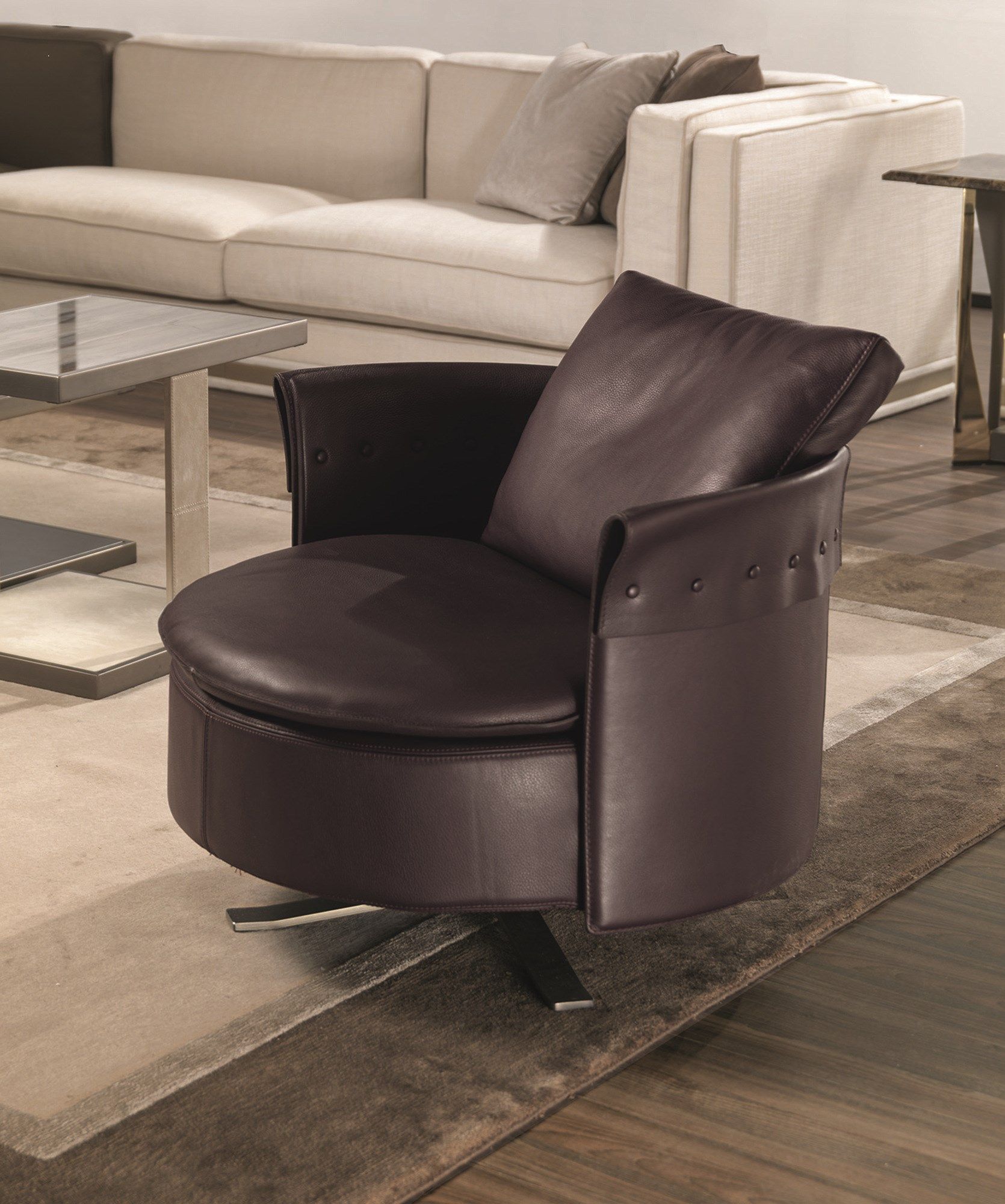 CHARME Armchair Leather armchair with 4spoke base By Longhi design