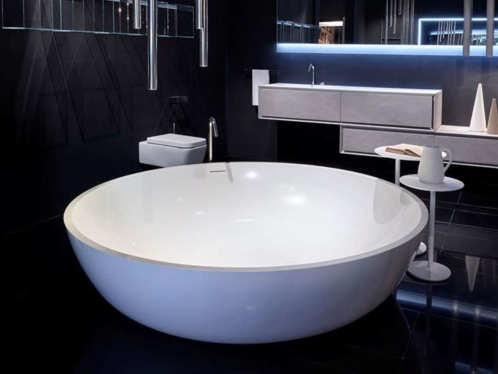 CIRCLE Bathtub By RIFRA