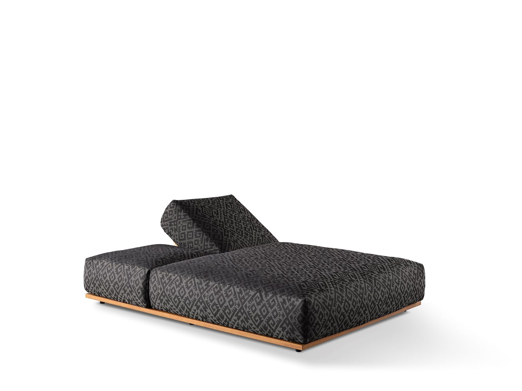 CLAUD OPEN AIR Garden bed By Meridiani design Andrea Parisio