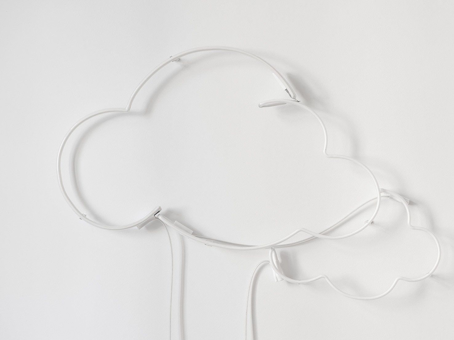 Wallmounted neon light installation DREAMS By sygns design Lilly