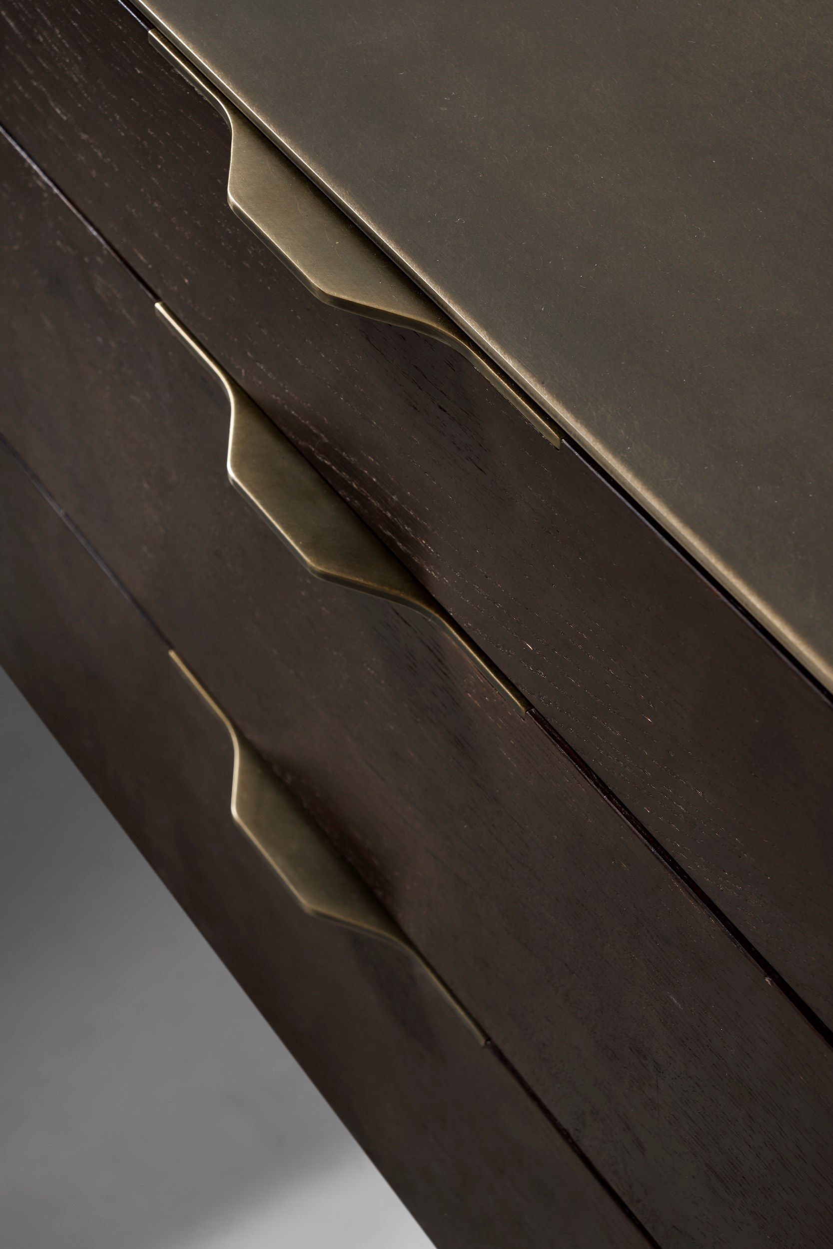 DRIFT Horizontal oak wall with drawers By District Eight