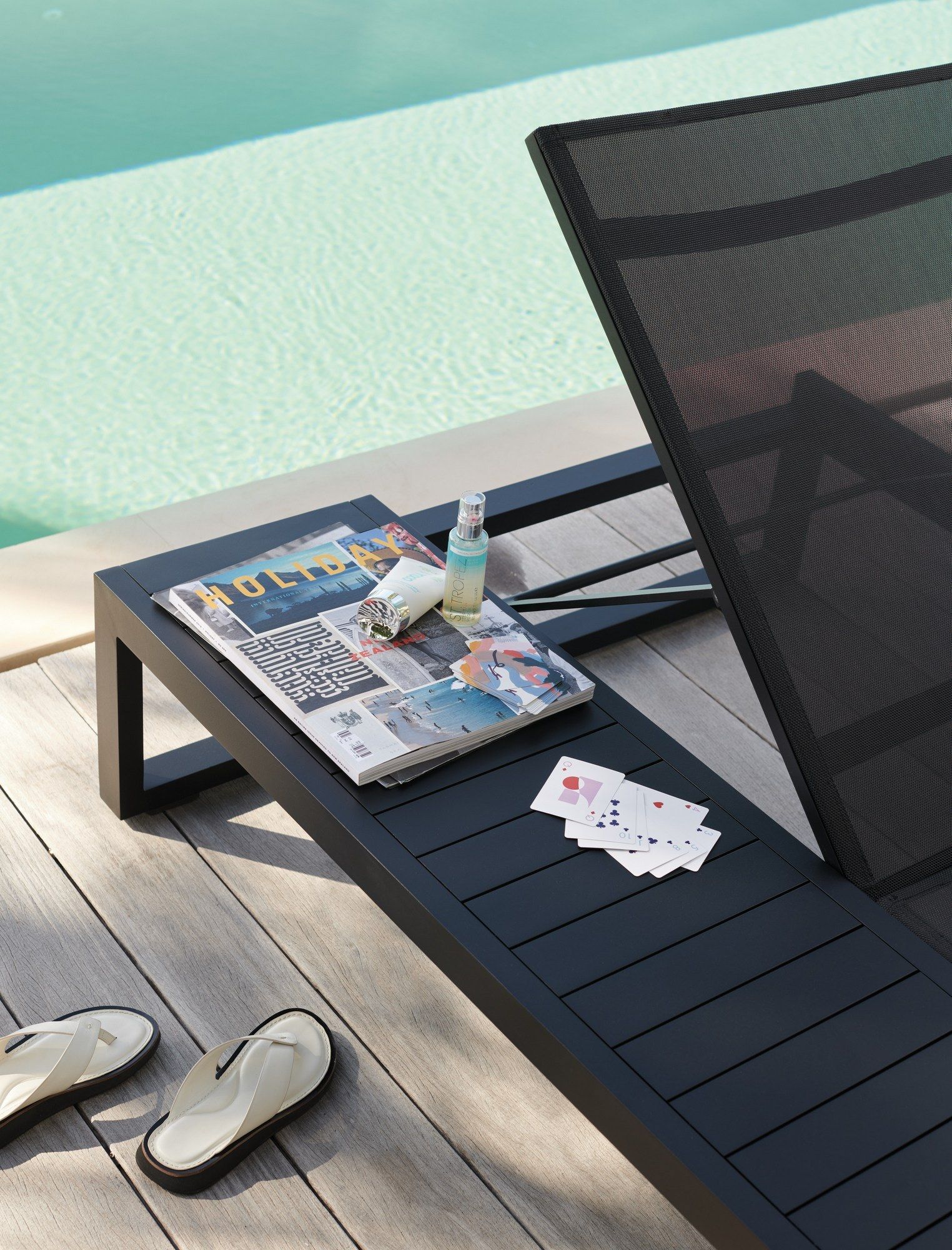 EOS Recliner powder coated aluminium sun lounger By Case design