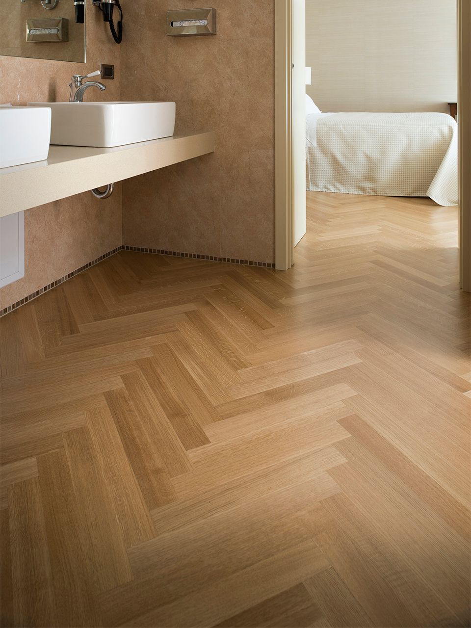 ESSENZE EASY Preﬁnished brushed wooden parquet By Corà