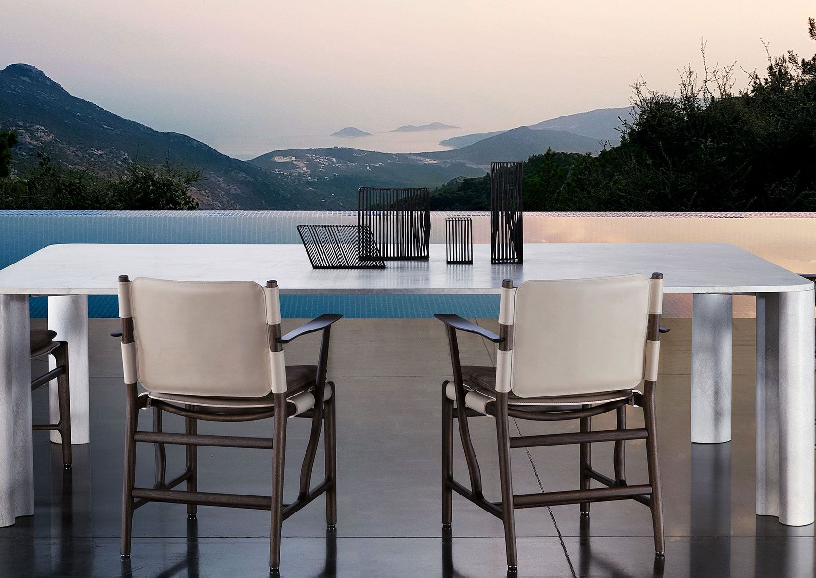 LEVANTE Mahogany and leather garden chair with armrests By Exteta