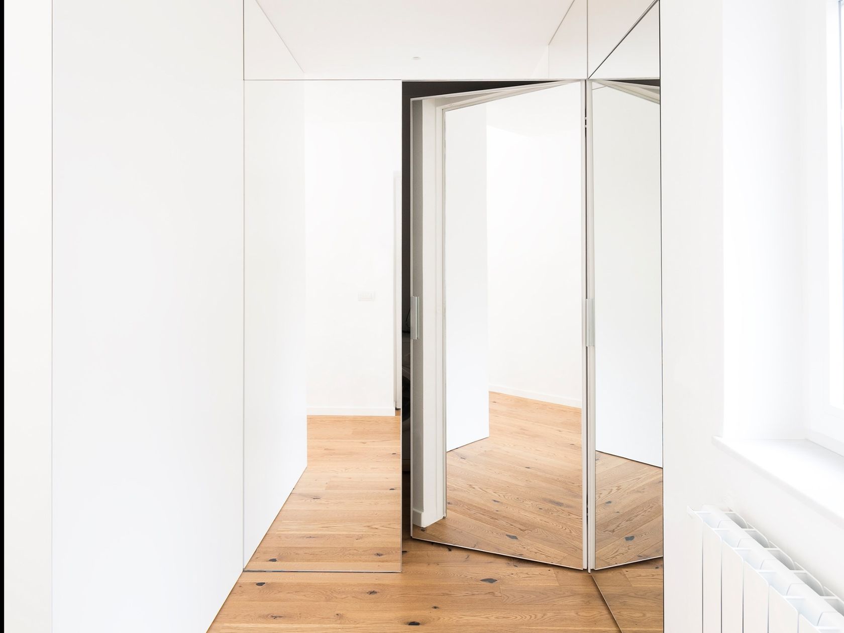 FILOMURO Mirrored glass door By BARAUSSE