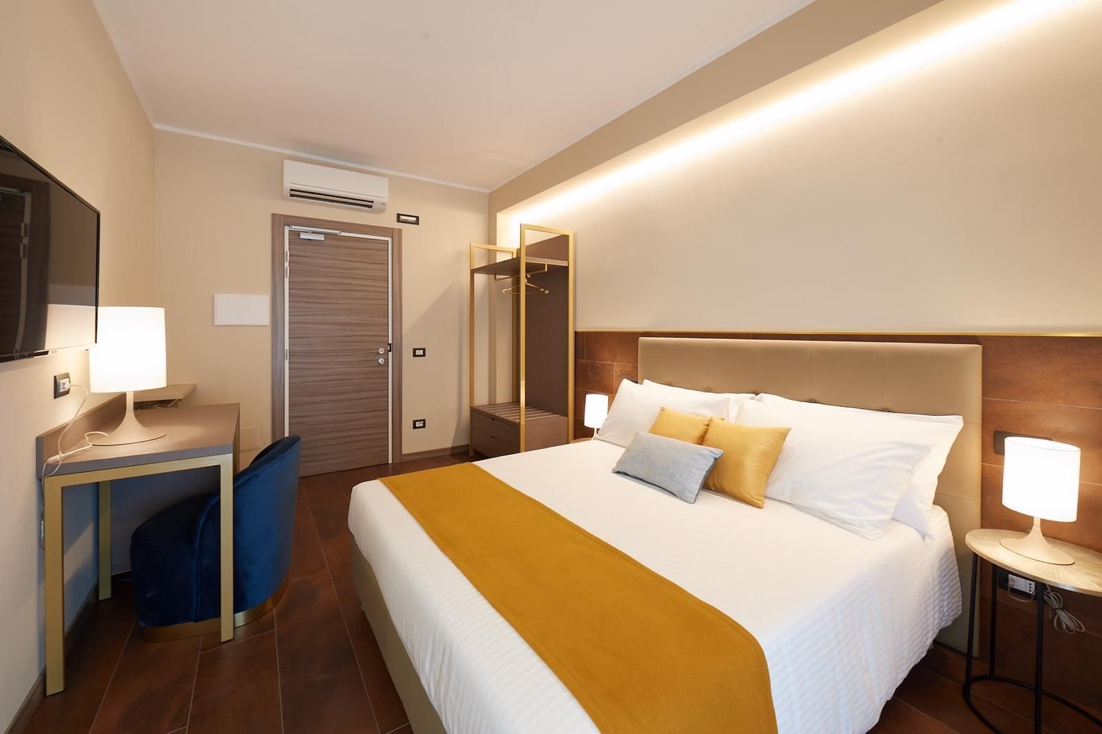 Hotel bedroom Furniture for hotel By Mobilspazio