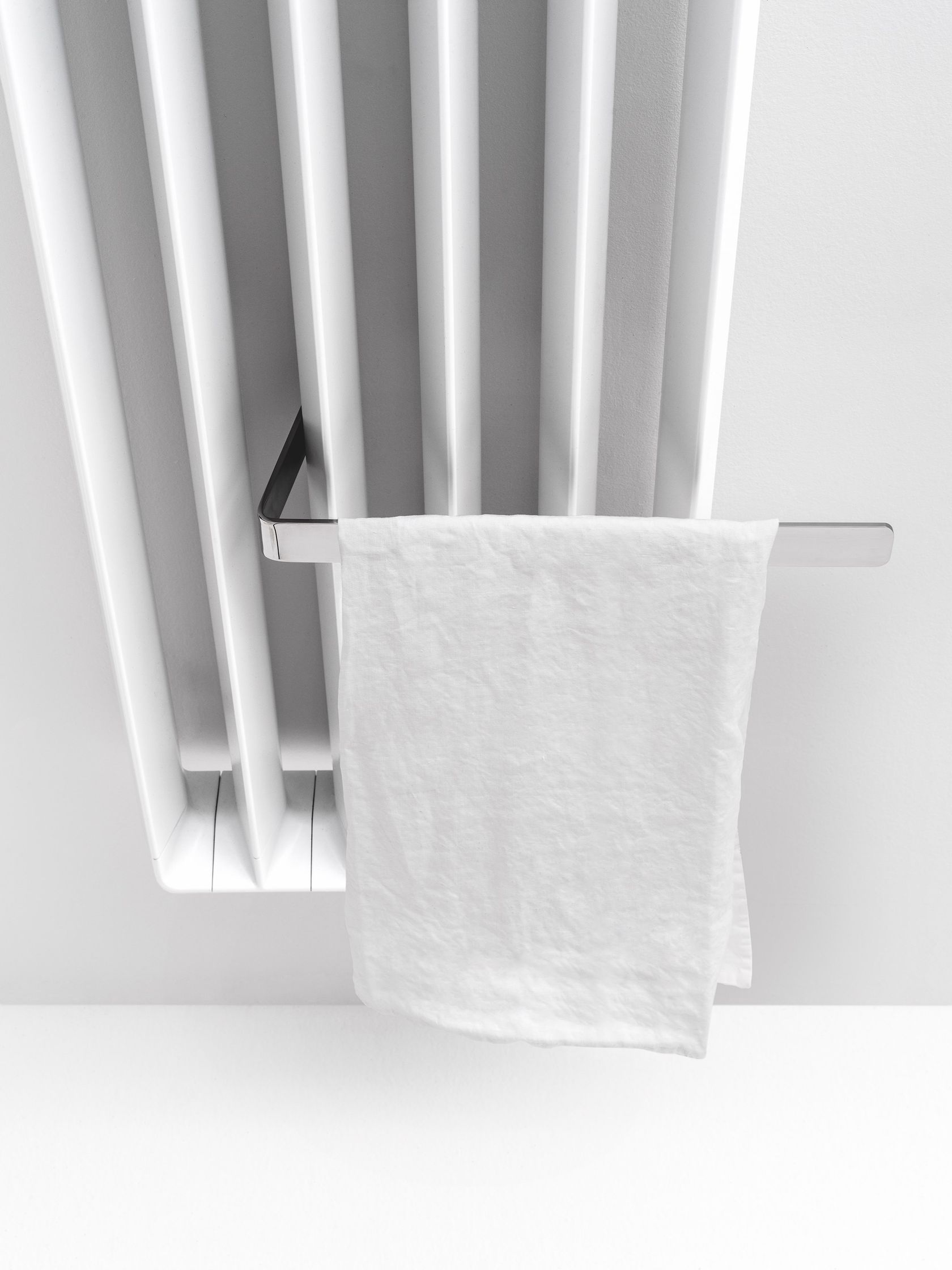 GHISA | Vertical decorative radiator By ANTRAX design Rodolfo Dordoni