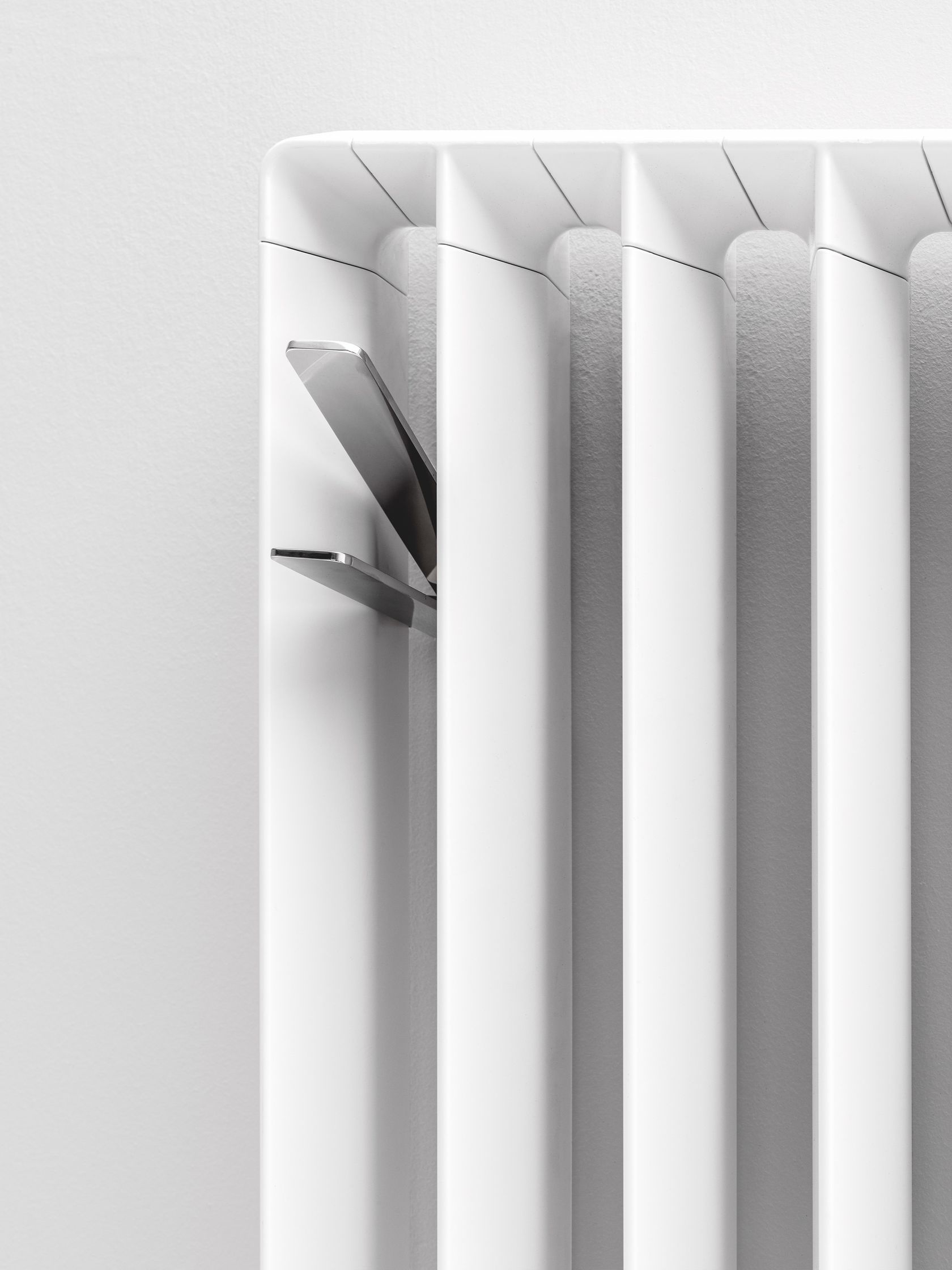 GHISA | Vertical decorative radiator By ANTRAX design Rodolfo Dordoni