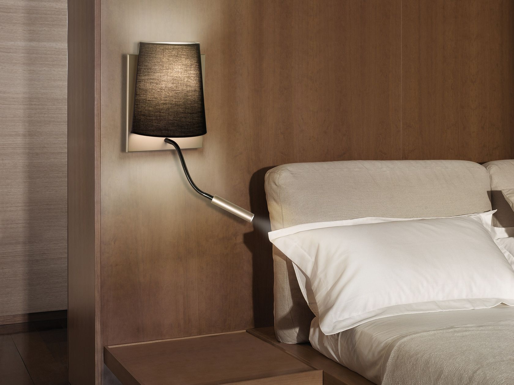 HOTEL Cotton wall lamp with swing arm By Alma light