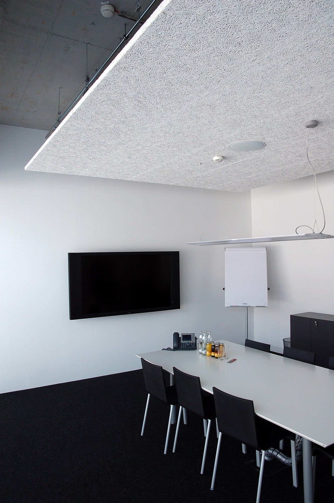 Panneau pour fauxplafond acoustique en laine de bois Heradesign® By — free download