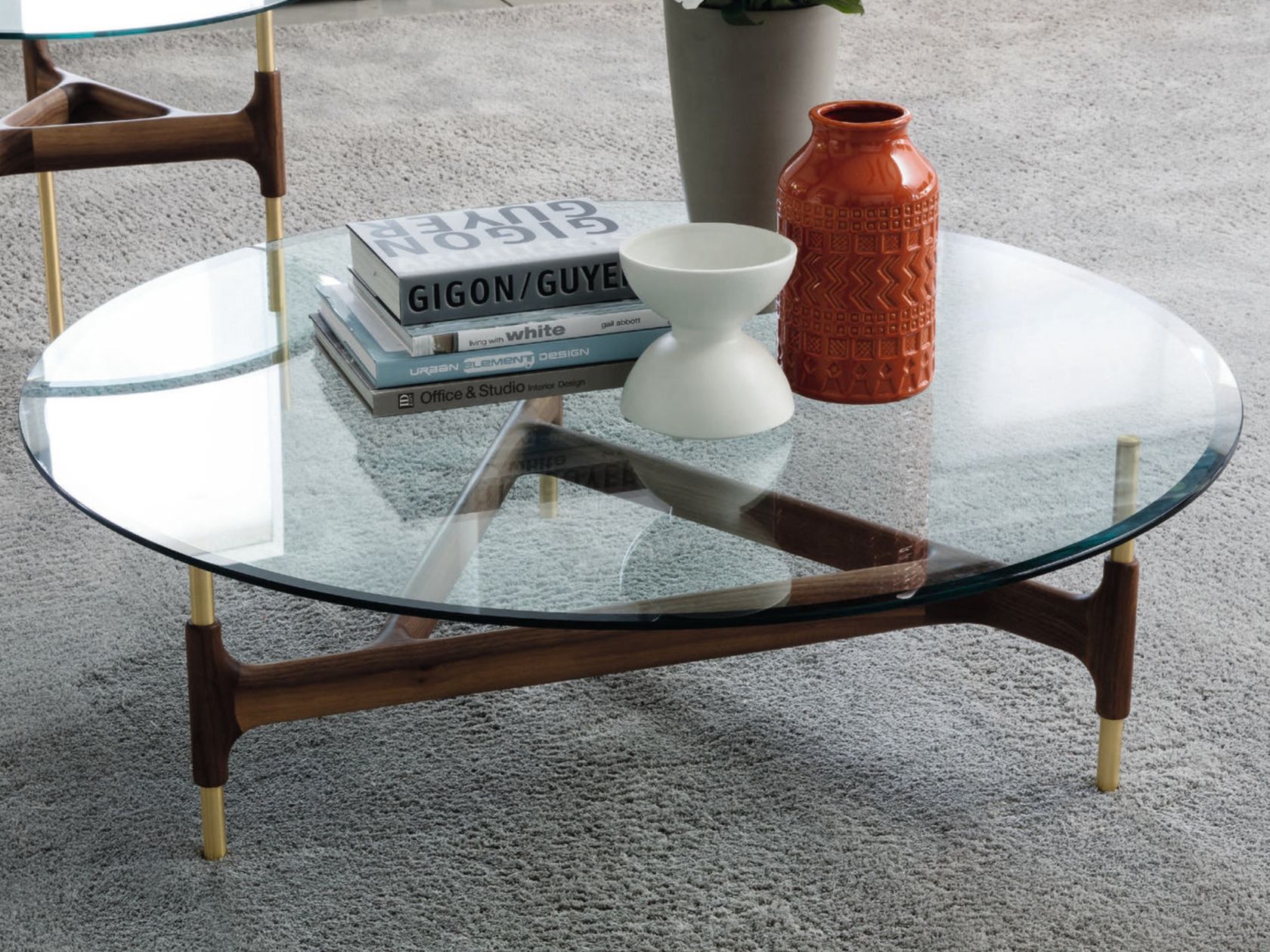 JOINT Crystal coffee table Low round crystal coffee table By Porada