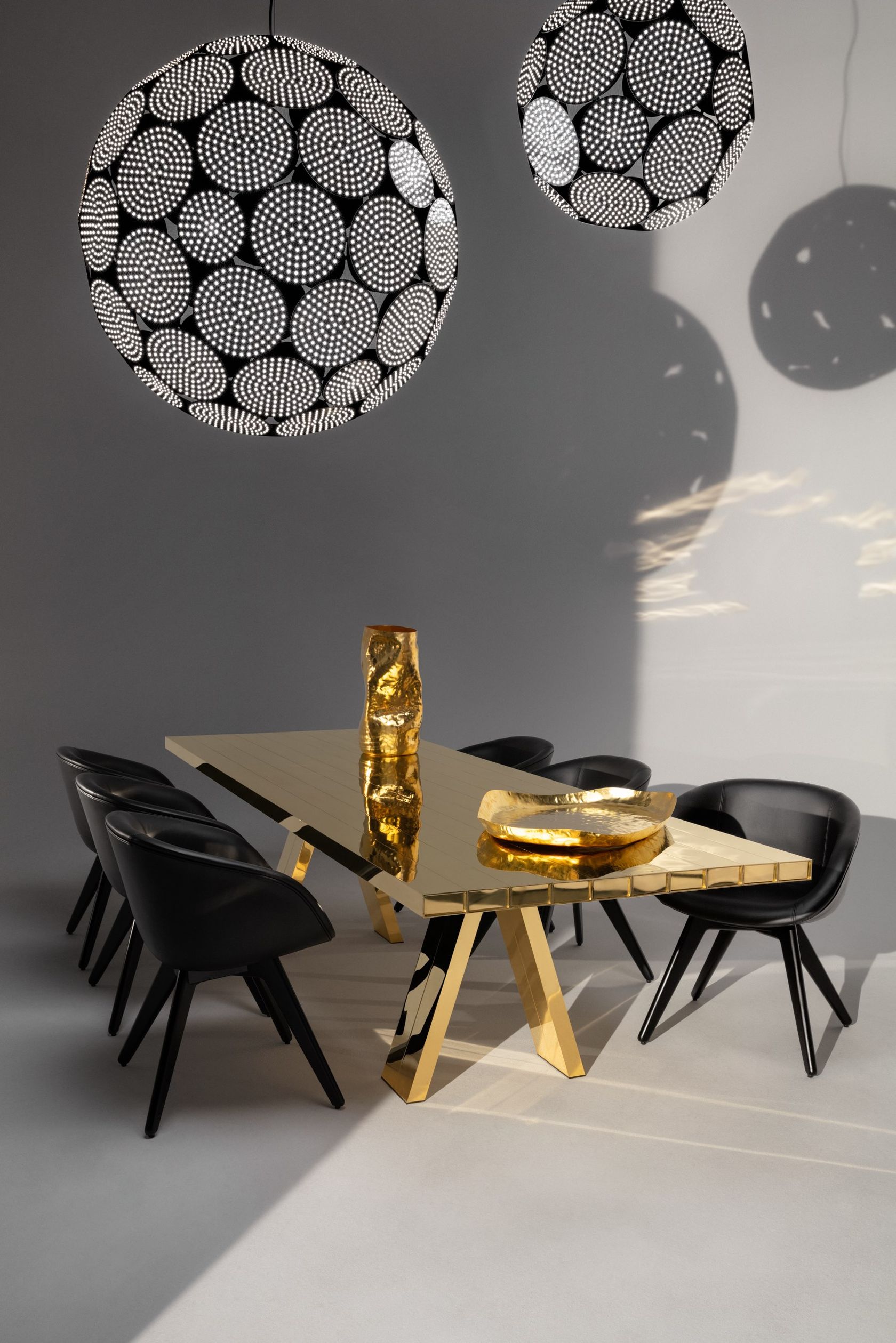 MASS Brass dining table By Tom Dixon design Tom Dixon
