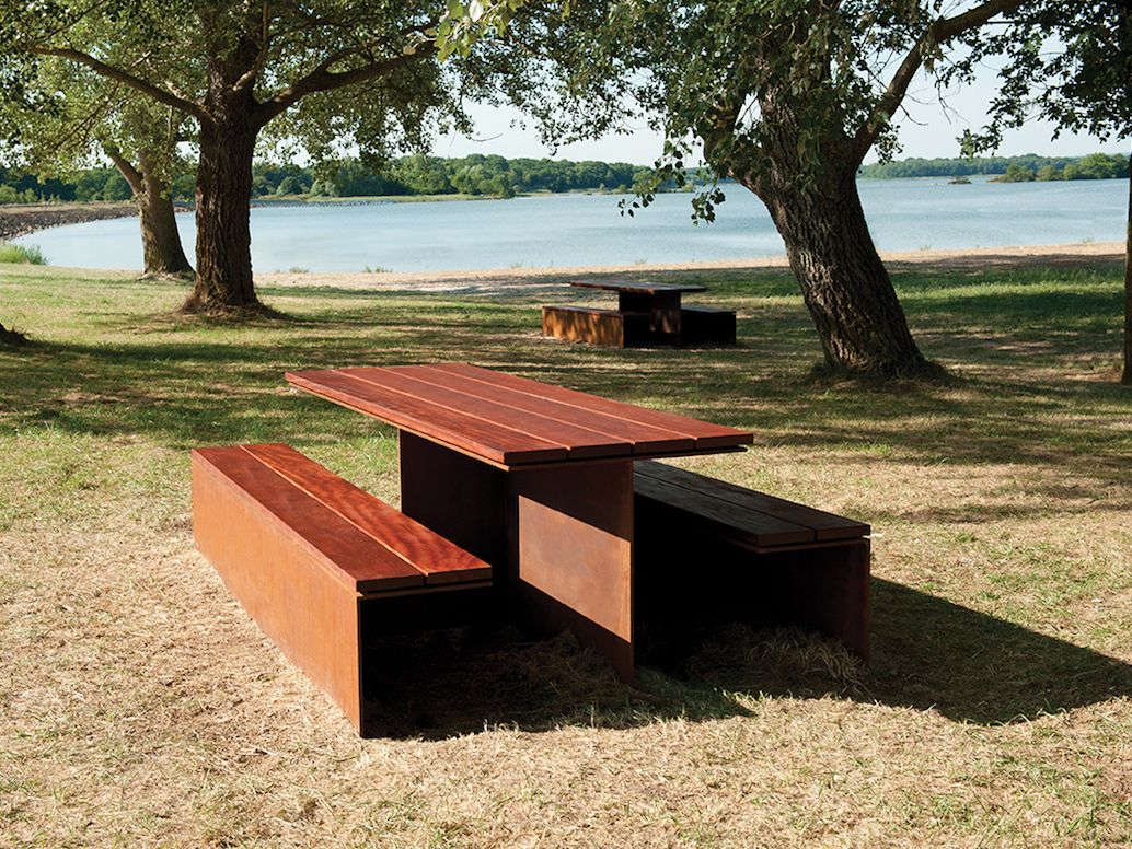 MONSIEUR | Table for public areas By CYRIA