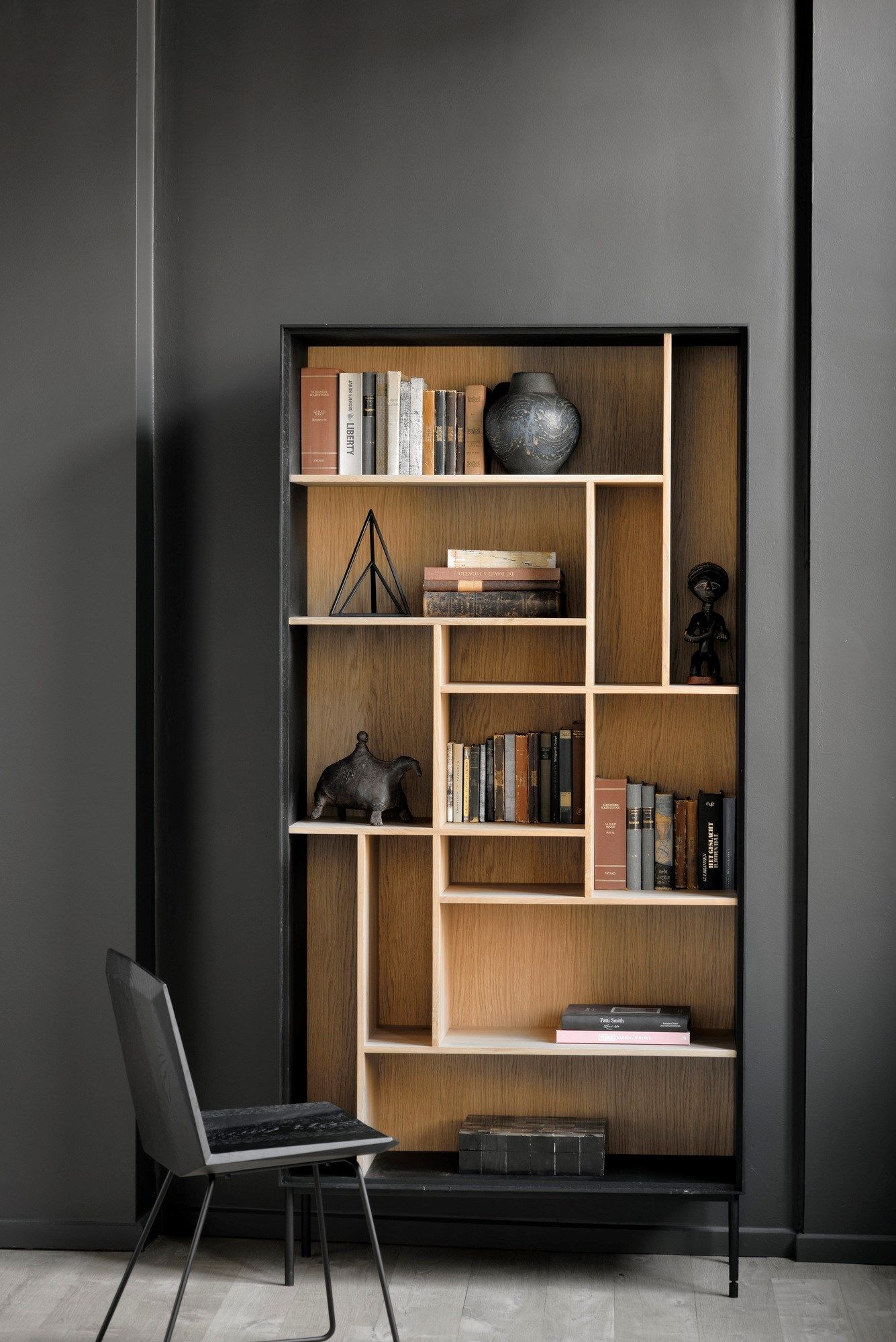 OAK BLACKBIRD Bookcase By Ethnicraft design Alain Van Havre