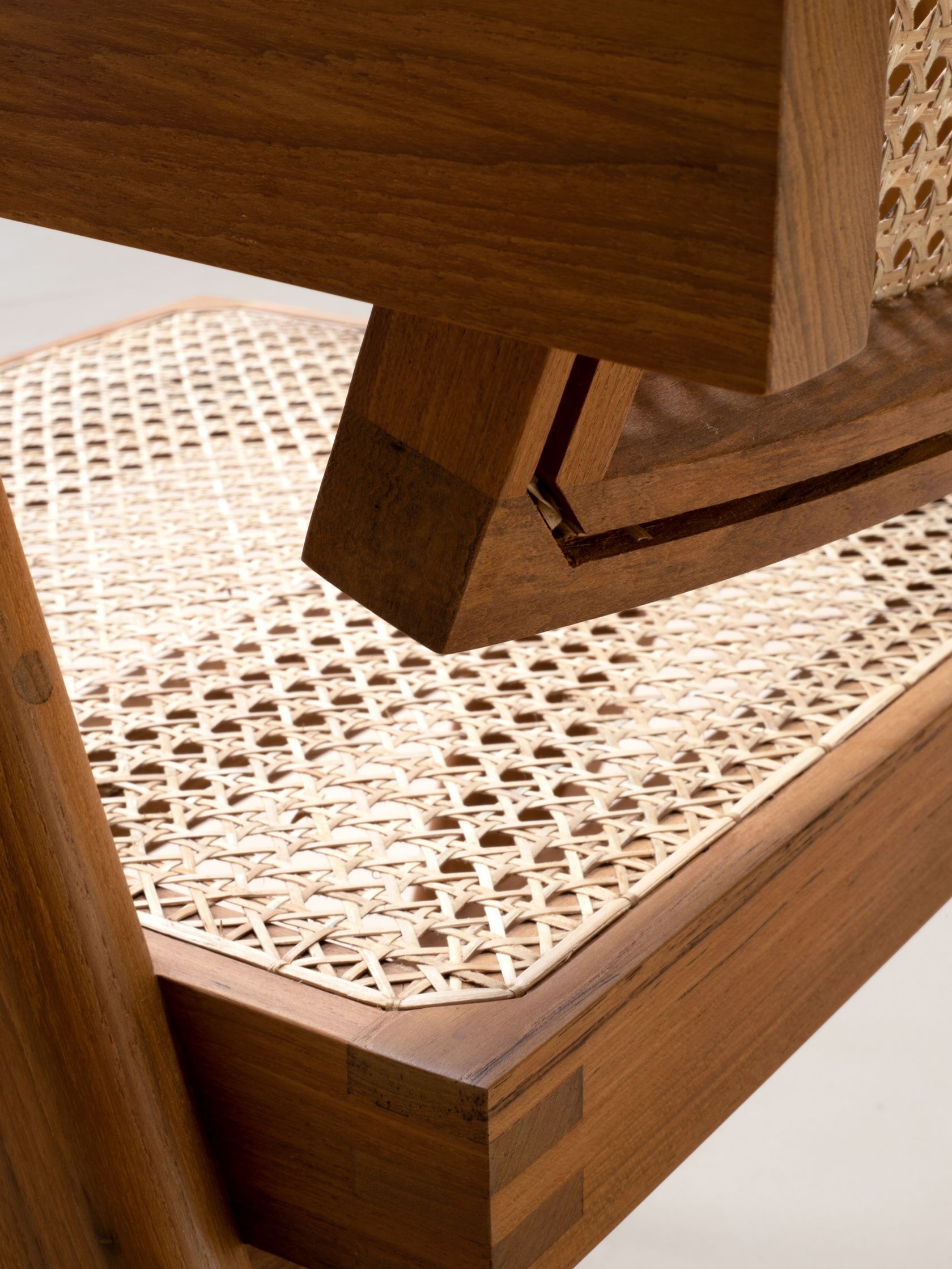 OFFICE CHAIR V LEG 椅子 By Phantom Hands design Chandigarh Collective