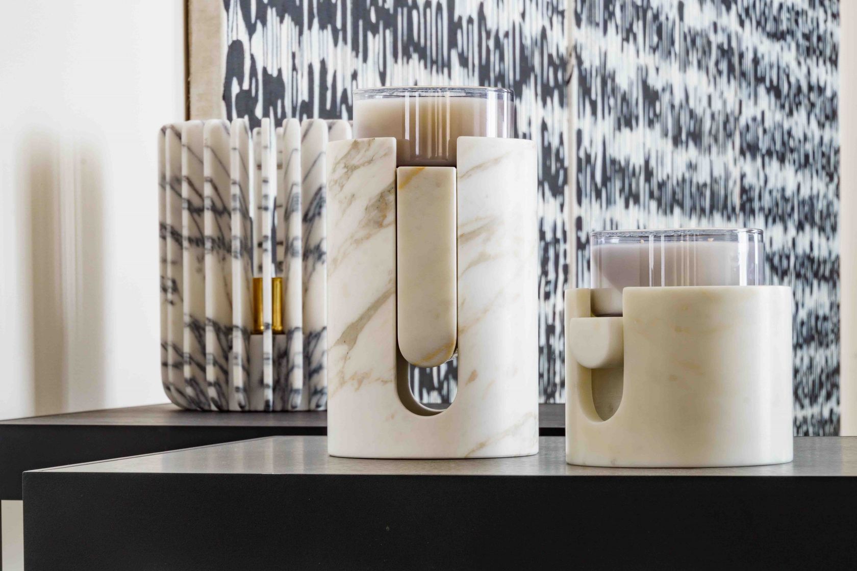 Set Portacandele Marmo Carrara Con 2 Candele Profumate Limone E Vaniglia