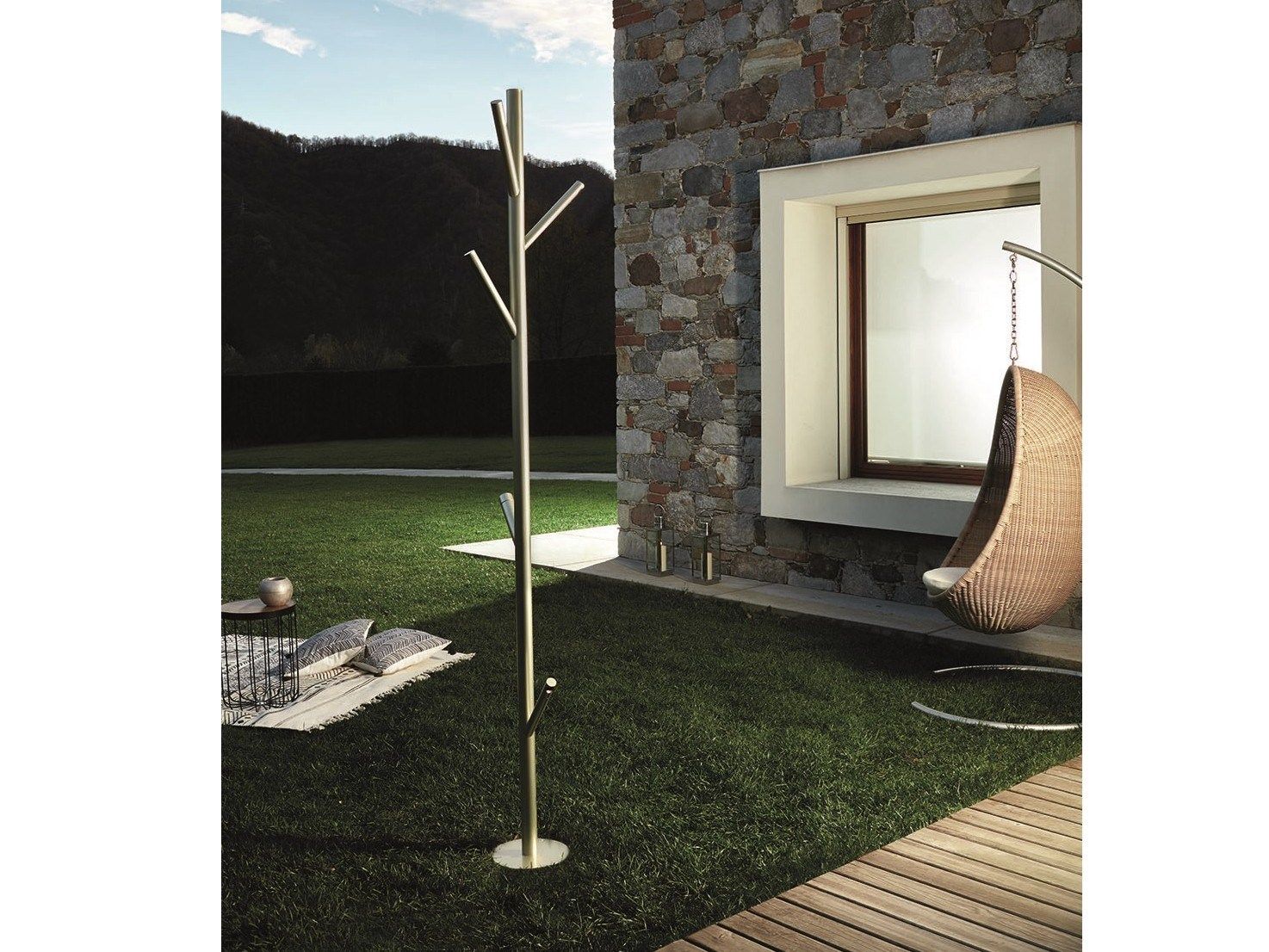 OUTDOOR Brass outdoor shower By newform