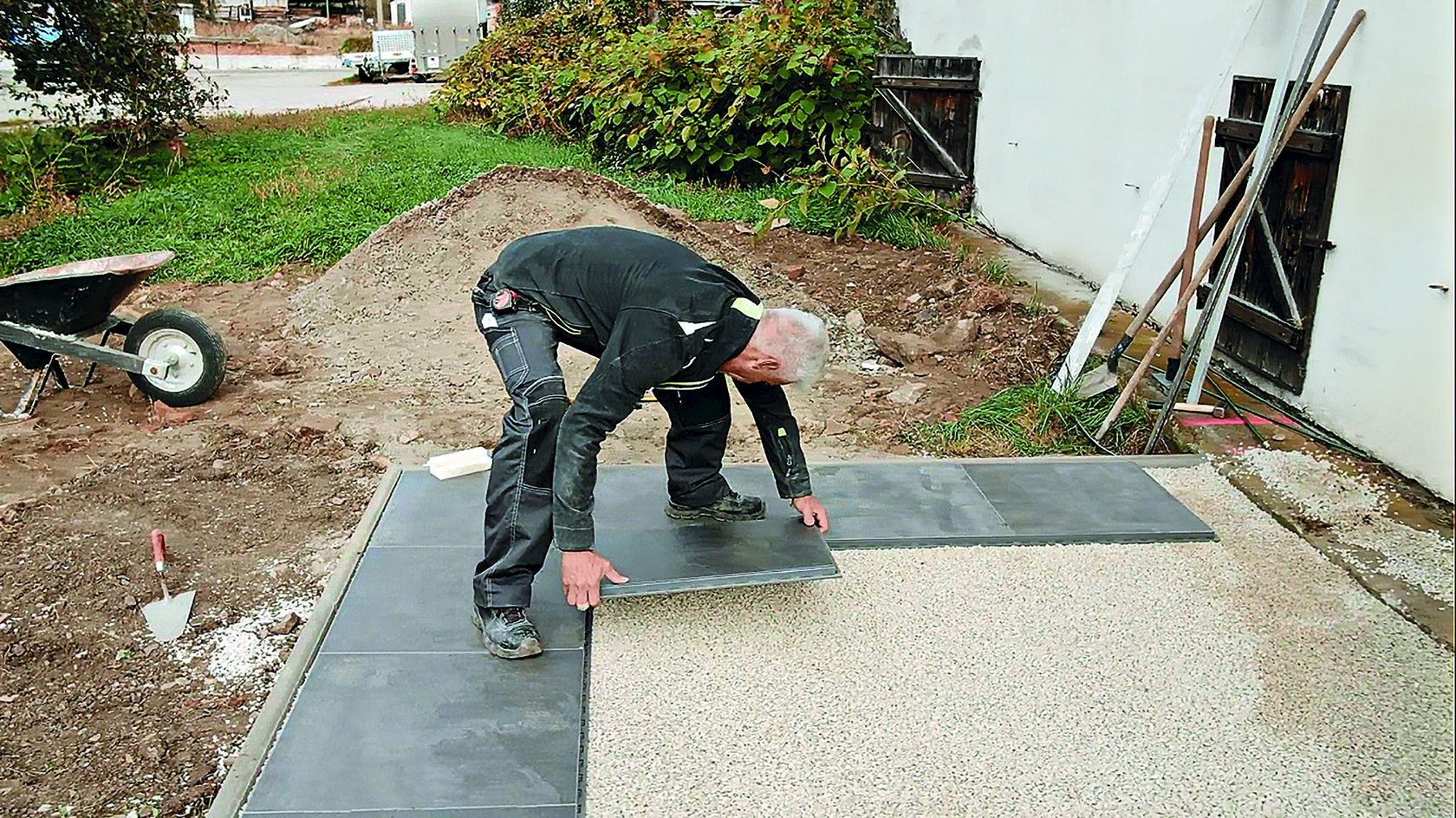 PAVE AND GO OUTDOOR Outdoor system of tiles with vertical interlocking