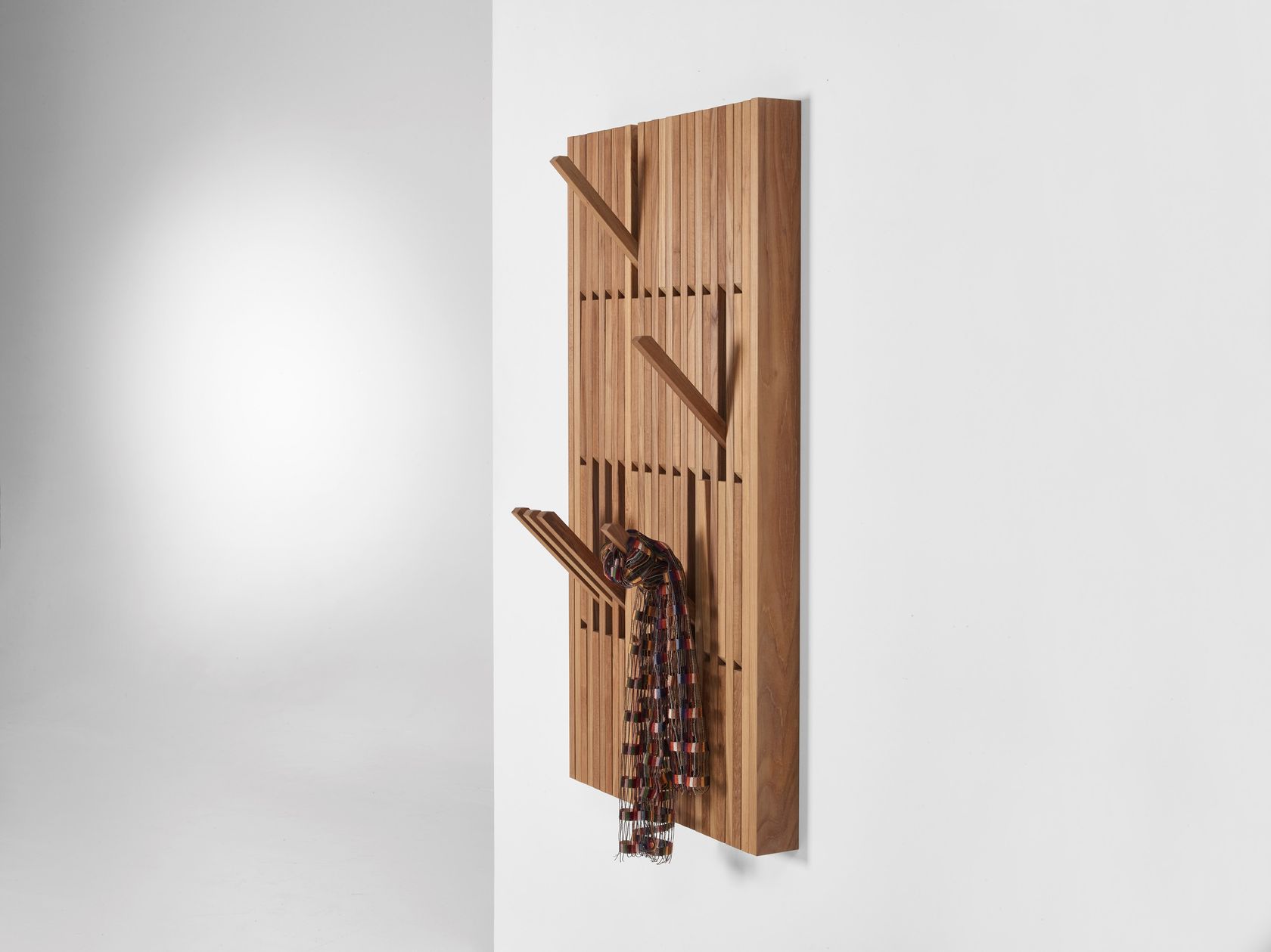 PIANO TEAK (OUTDOOR) Coat rack By PER/USE