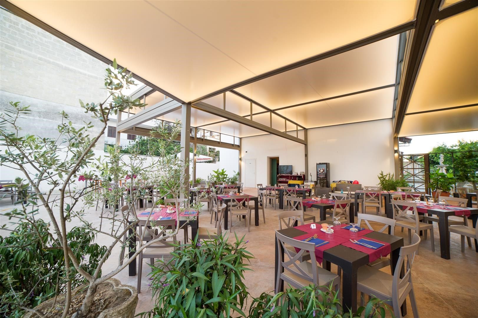 Q.BOX SYSTEM Freestanding aluminium and PVC pergola By Sprech