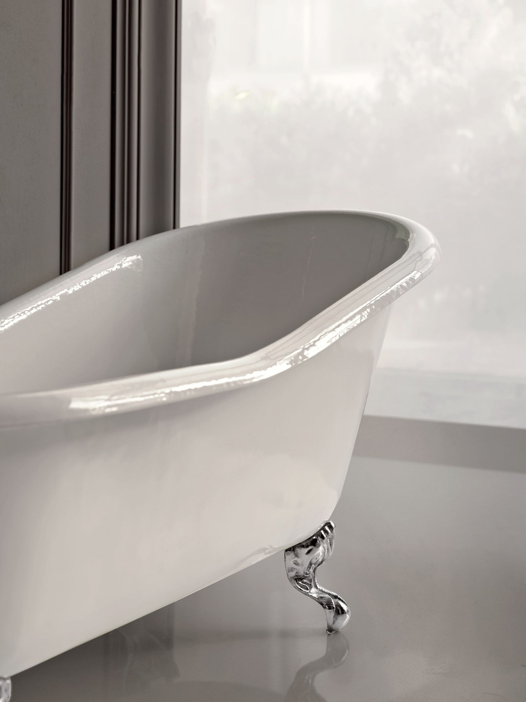 Cast iron bathtub on legs REGENT By BATH&BATH