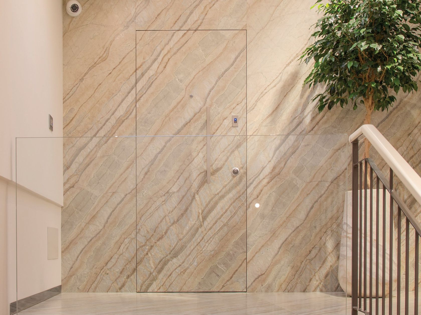Porta blindata a filo muro con rivestimento in marmo RIACE PLANA ...