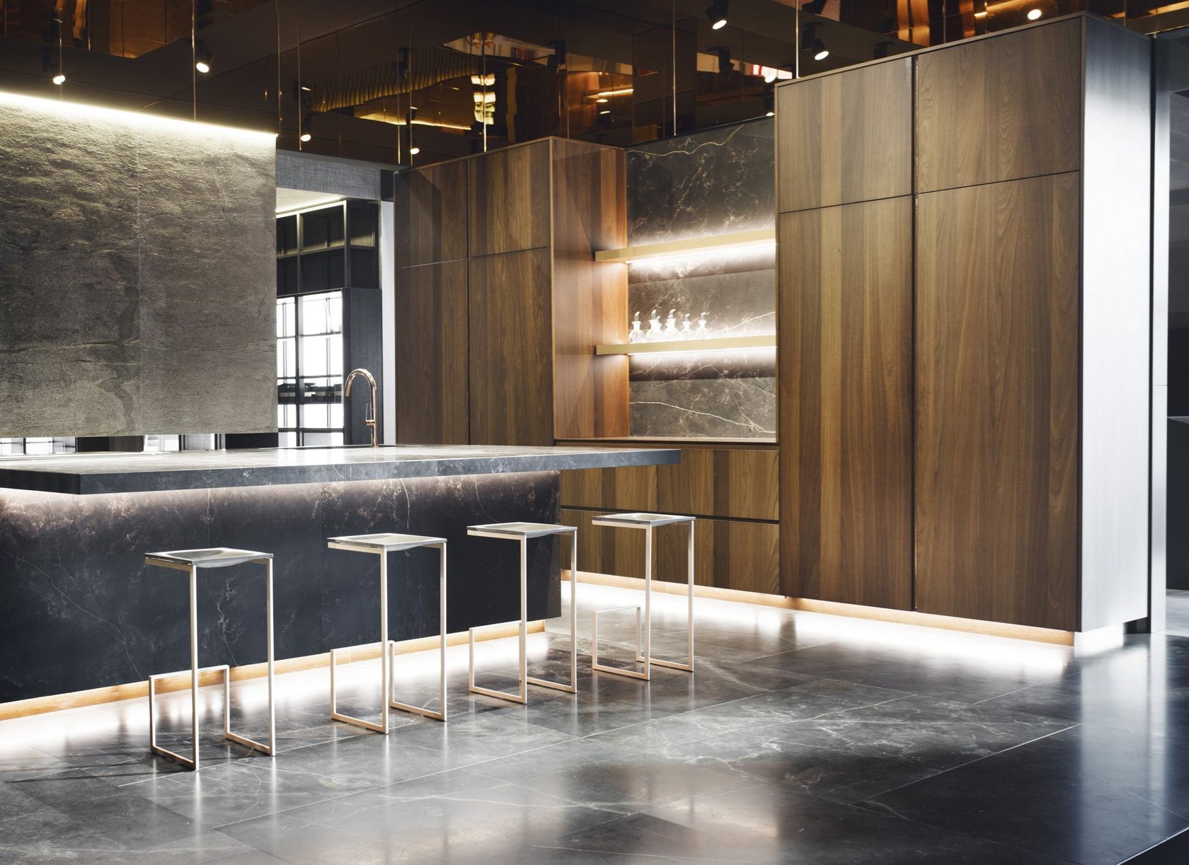 Fitted kitchen with island SAFFRON By GAMADECOR design Ramon Esteve Estudio