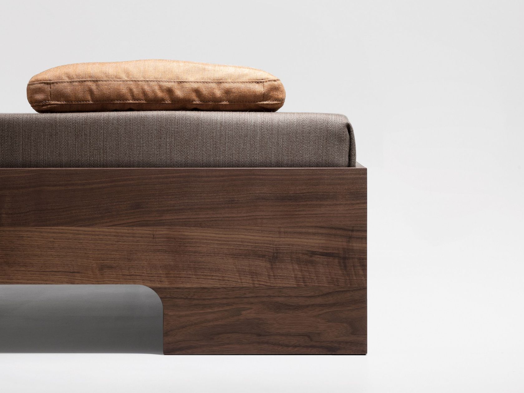 Solid wood double bed SNOOZE By ZEITRAUM design Formstelle