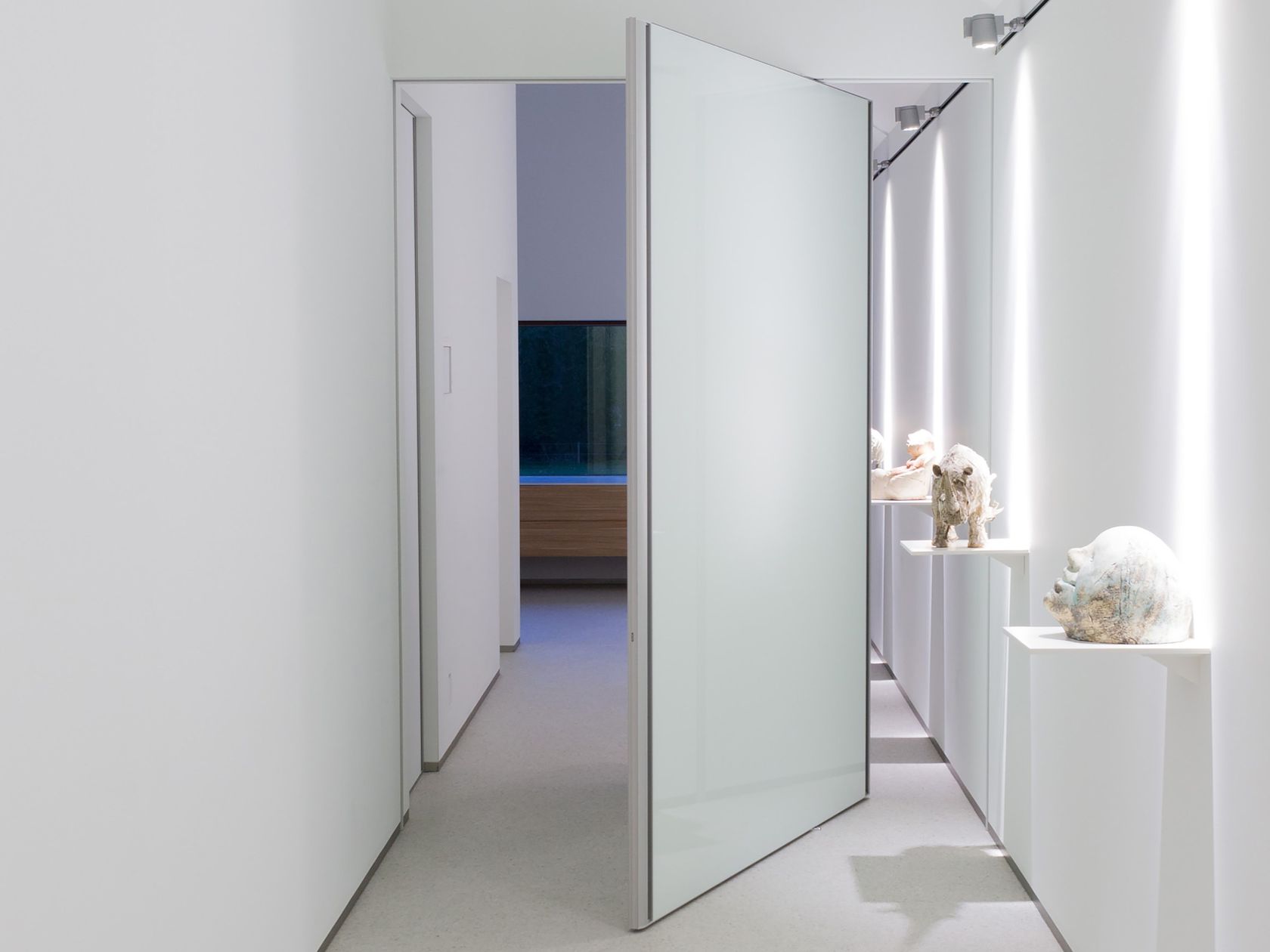 STEALTH PIVOT XL Selfclosing pivot hinge system By Portapivot