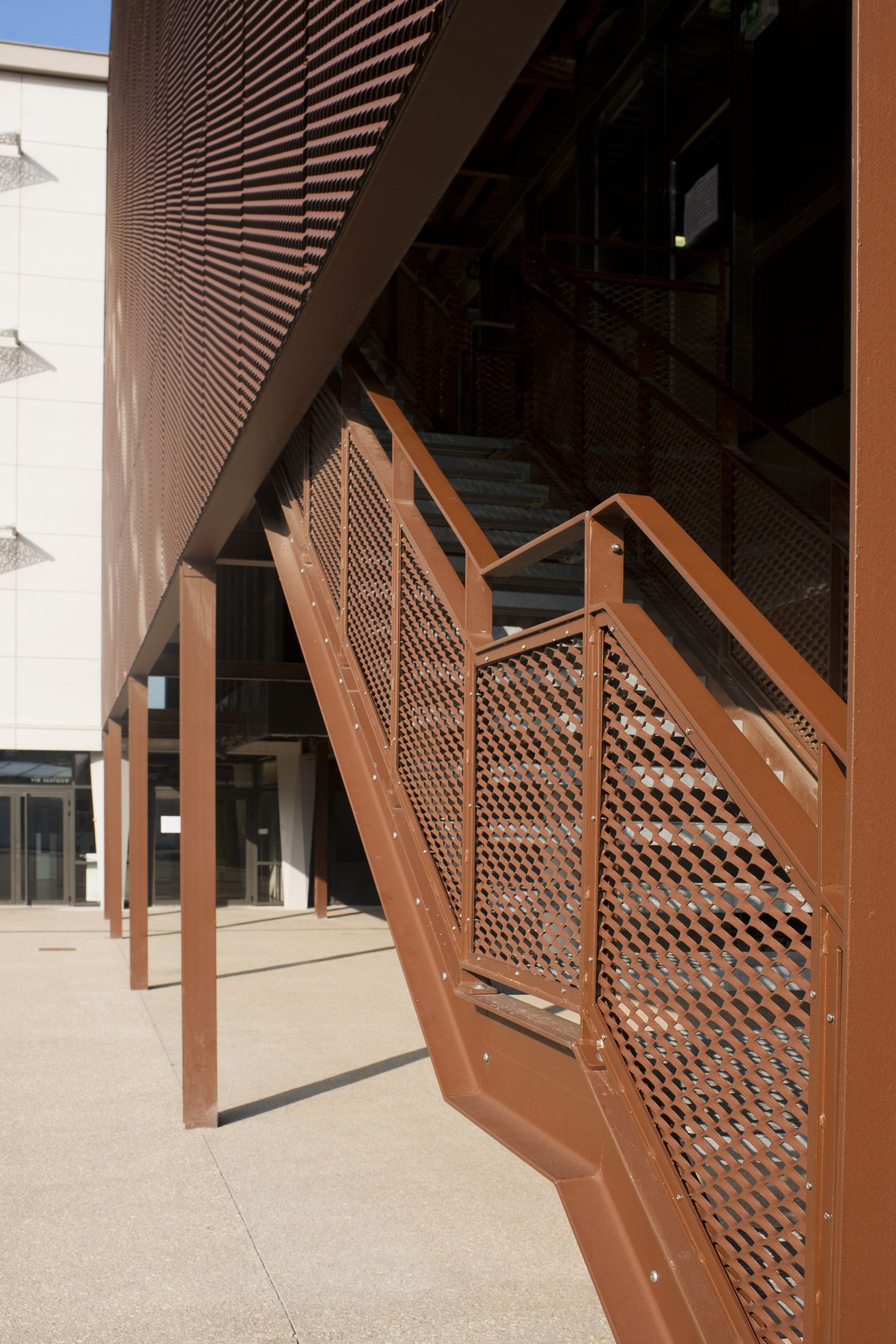 Expanded metal Stair railing Stair railing By METAL DEPLOYE