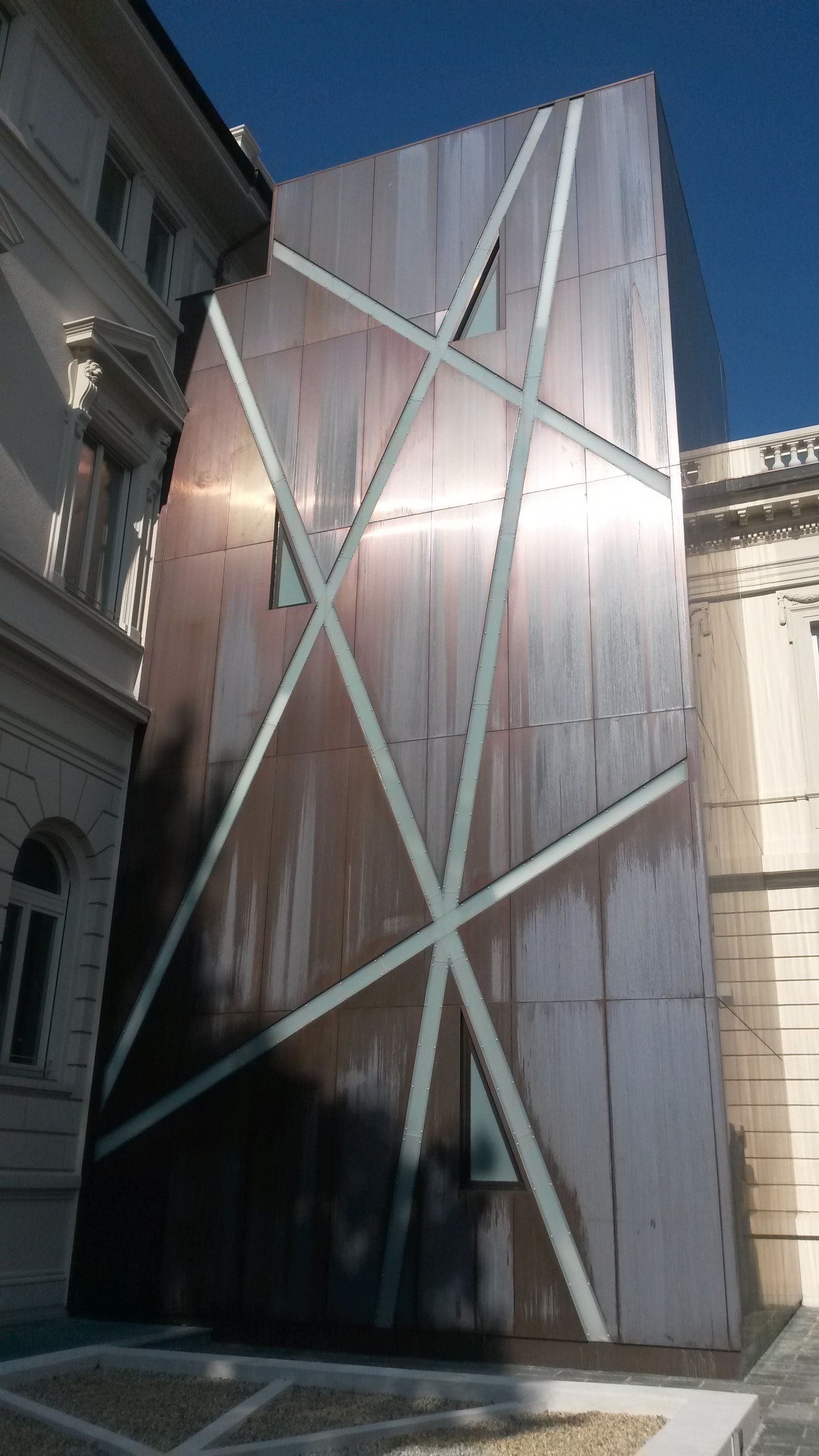 Rame composito per facciate di grandi dimensioni TECU® Bond - KME ...