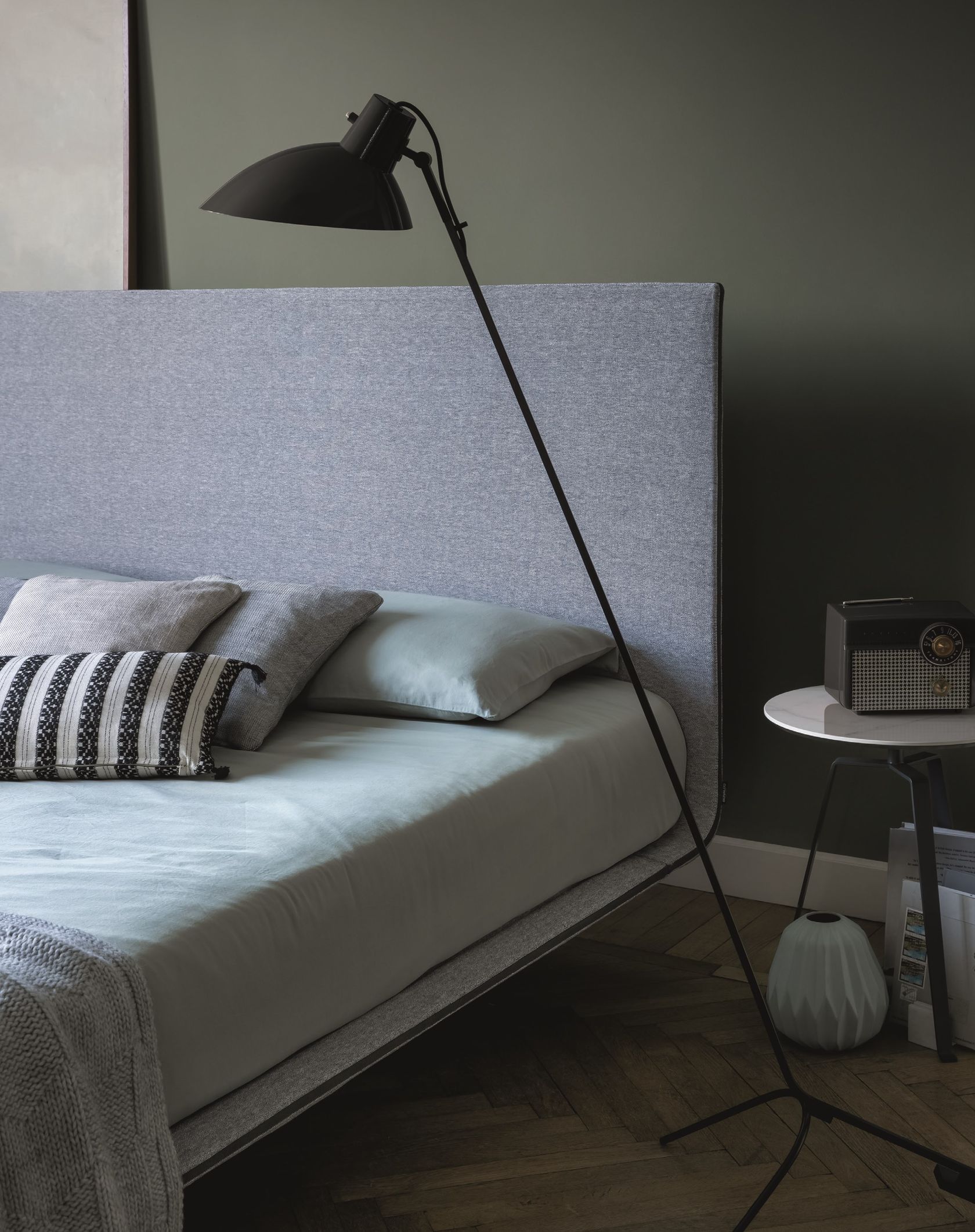 THIN Double bed By Bonaldo design Giuseppe Viganò