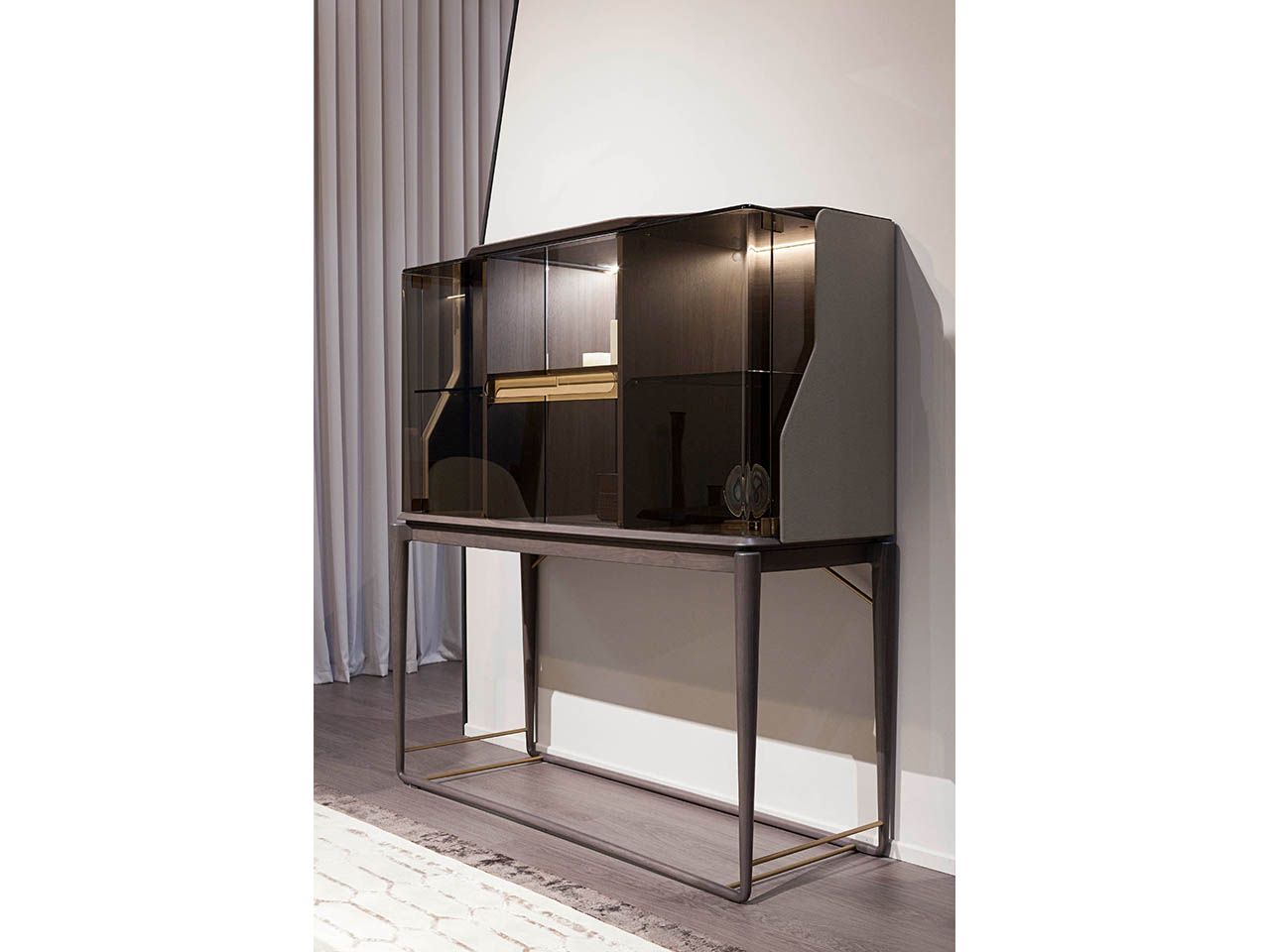 VINE Display cabinet with integrated lighting By Turri | design Jiang Feng