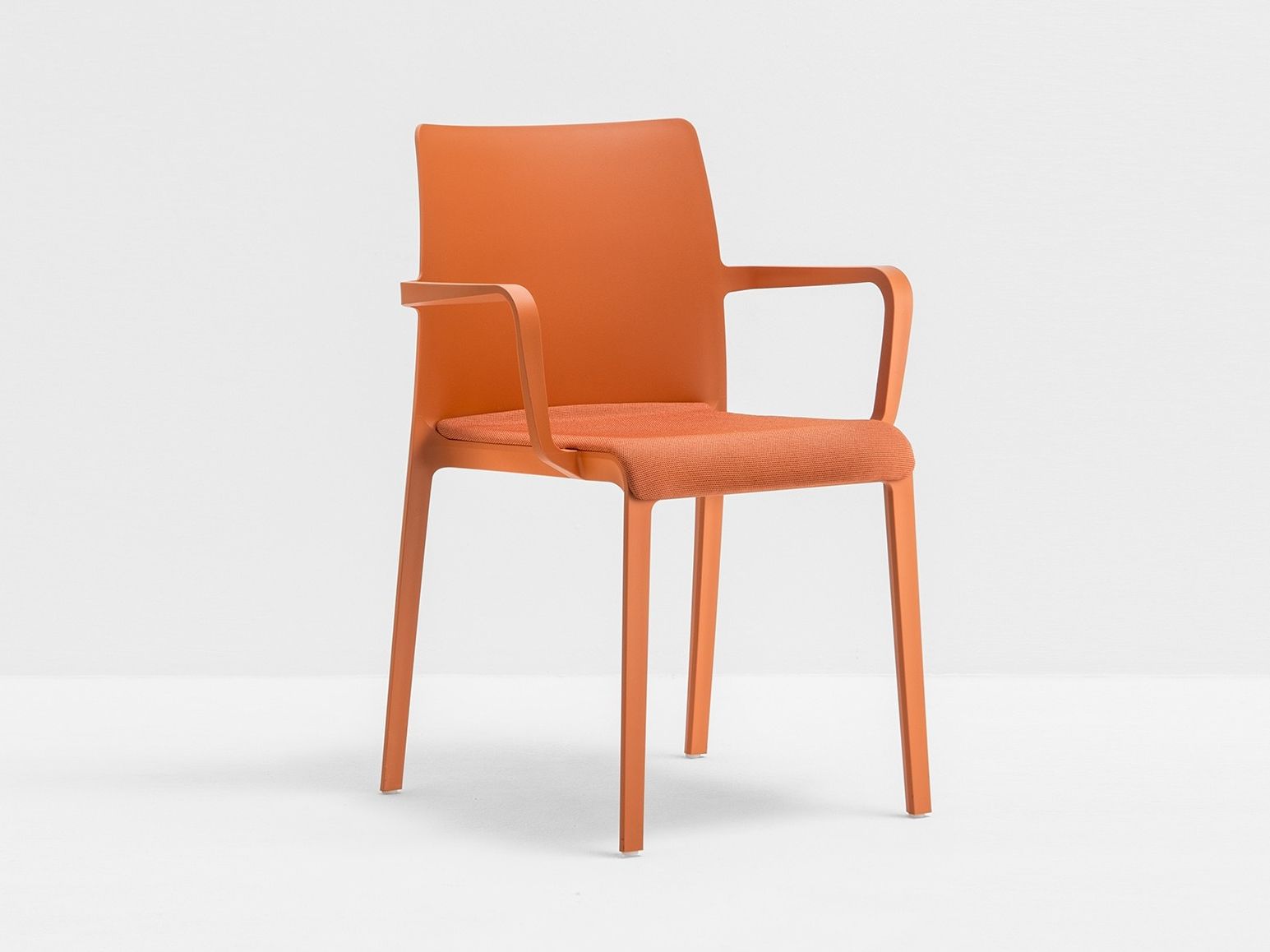 Stackable plastic chair with armrests VOLT 674 By PEDRALI
