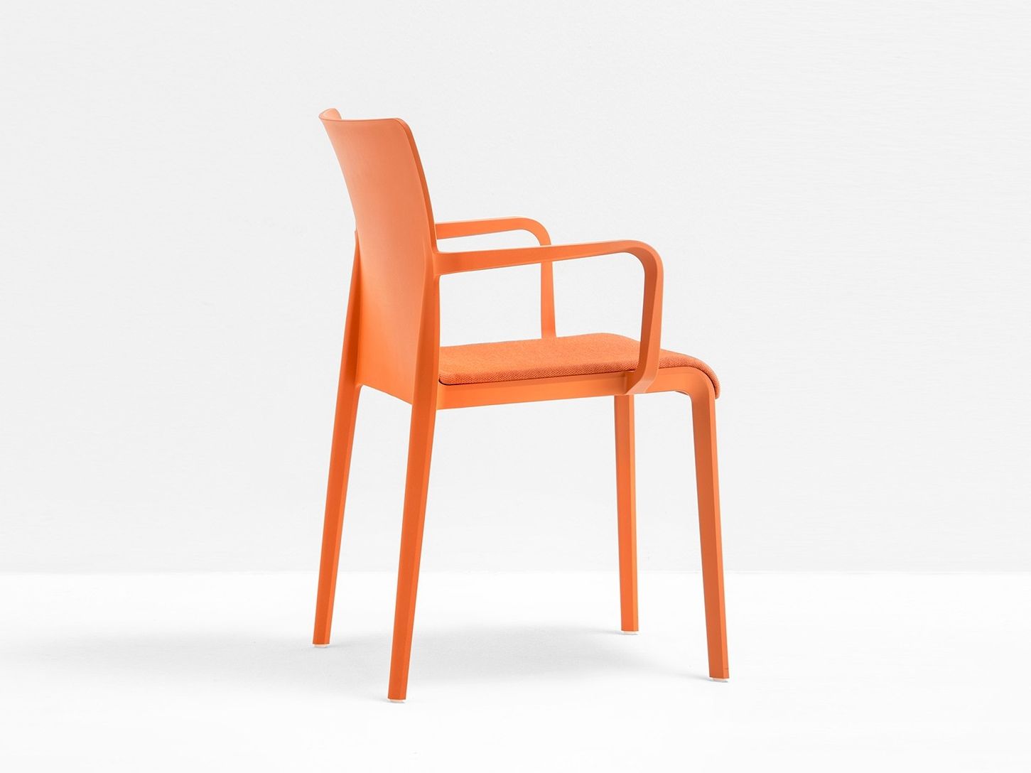 Stackable plastic chair with armrests VOLT 674 By PEDRALI
