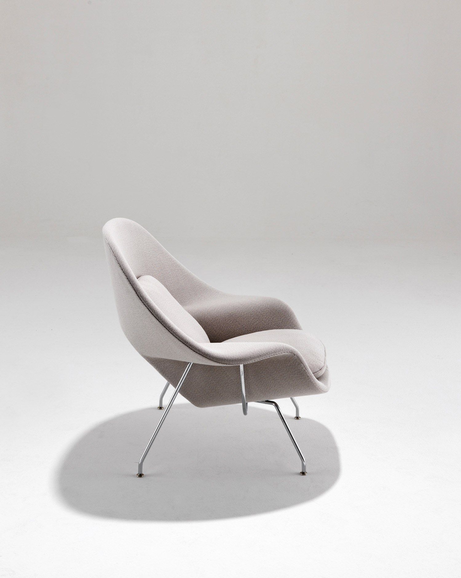 WOMB™ CHAIR Armchair By KNOLL design Eero Saarinen