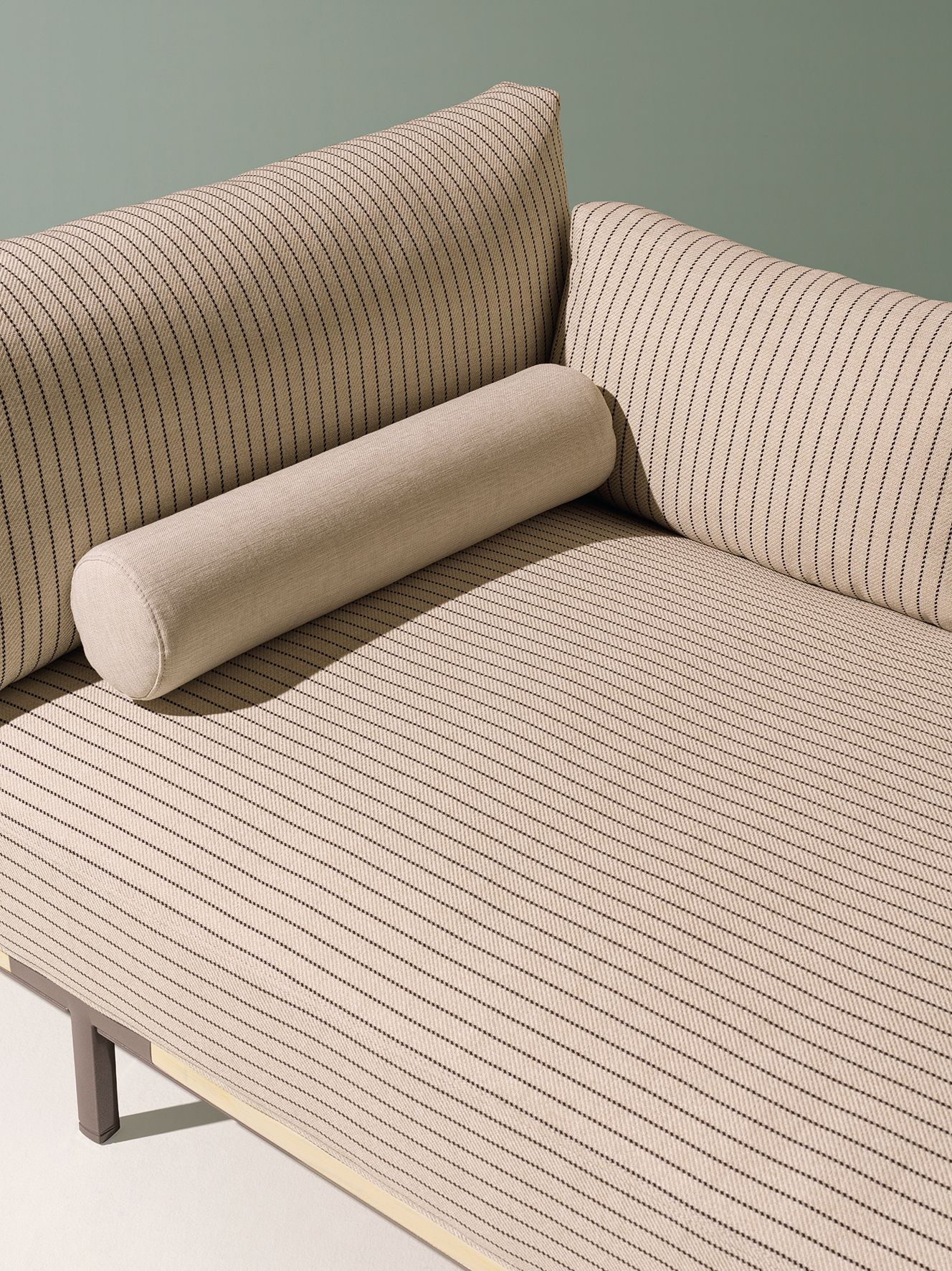 BAIA Garden daybed Fabric Garden daybed By Ethimo design Christophe