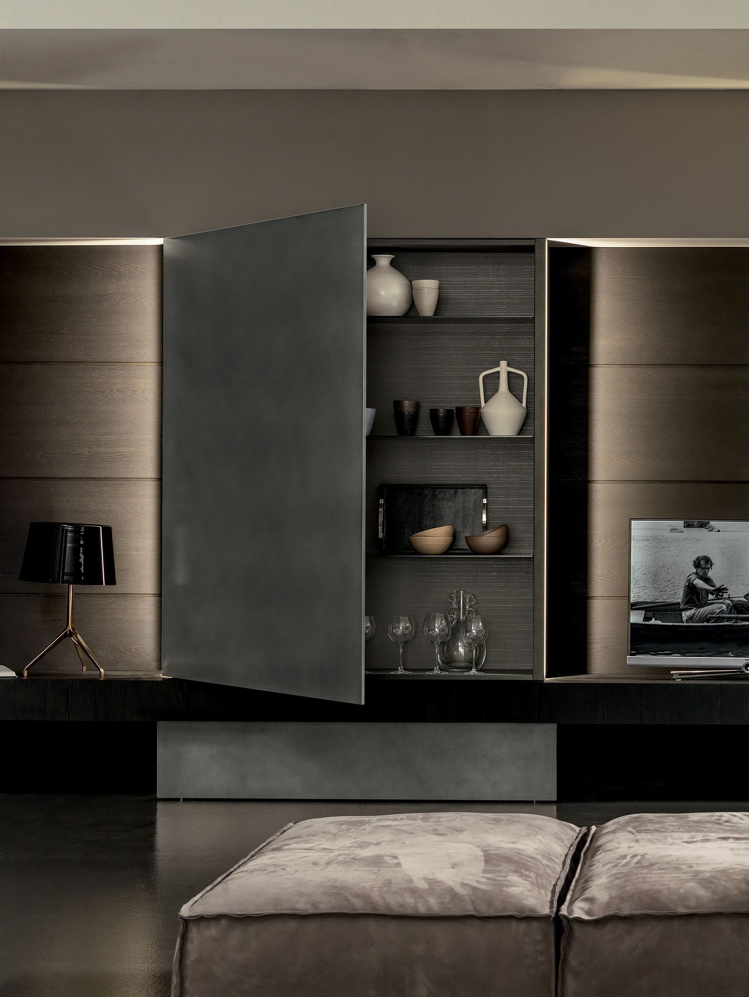 BLADE | Storage wall with integrated lighting Blade Collection By MODULNOVA