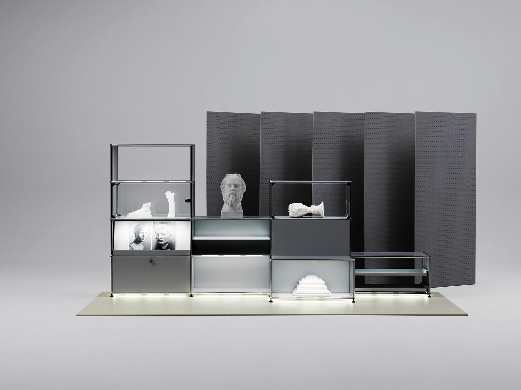 USM HALLER E Modular shelving unit By USM