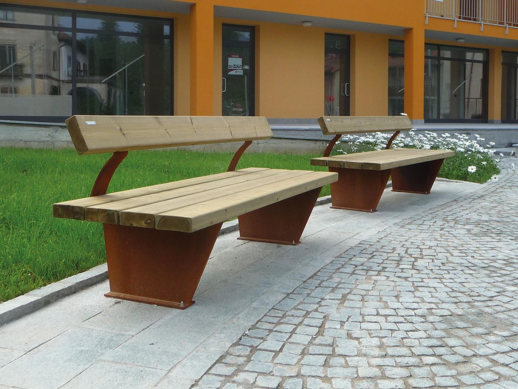 CAMPUS Wooden bench with back By Metalco
