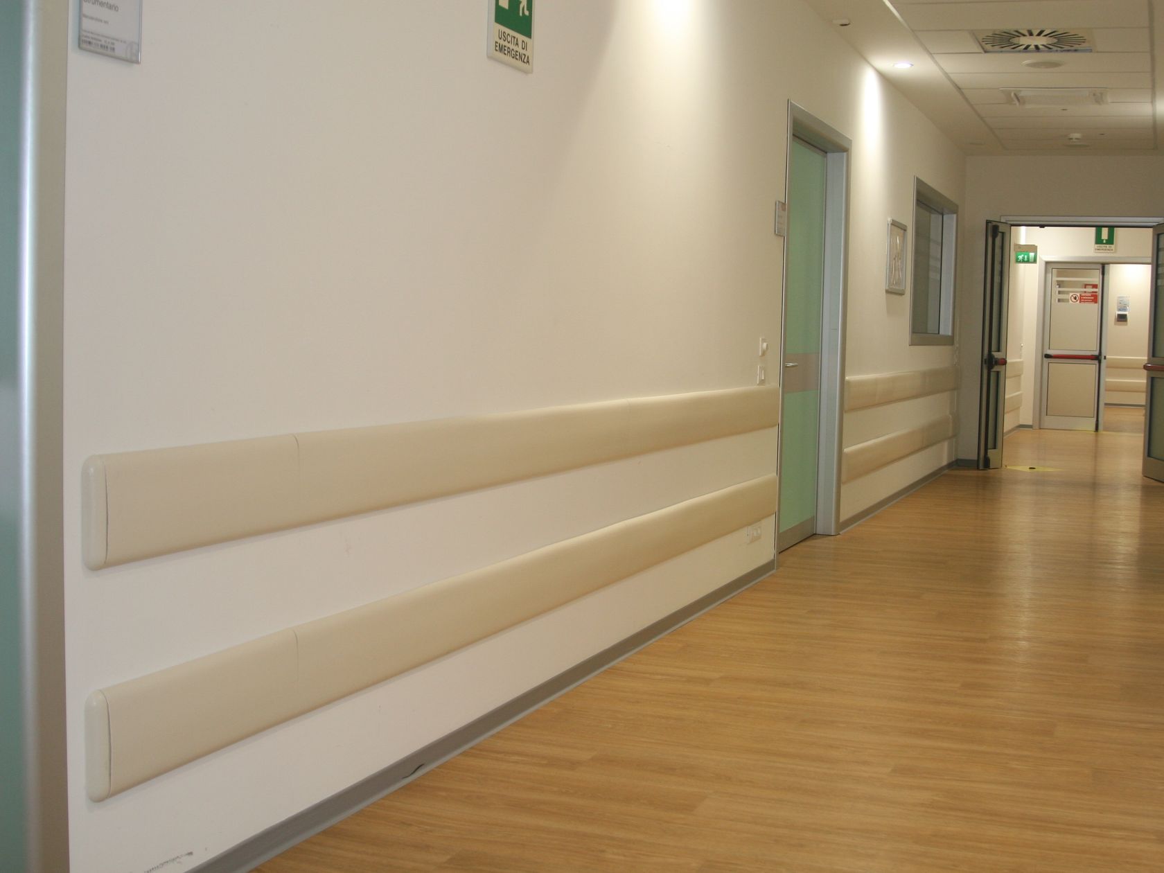 Fascia paracolpi con fissaggio meccanico Protezione paracolpi in ...