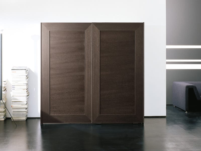 Armoire à glace en bois à portes coulissantes PASSEPARTOUT By EmmeBi design Pietro Arosio
