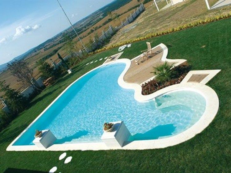 Piscina interrata in cemento armato DESJOYAUX | Piscina a forma libera ...