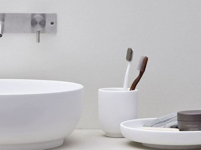 JAPAN Korakril™ toothbrush holder By Rexa Design